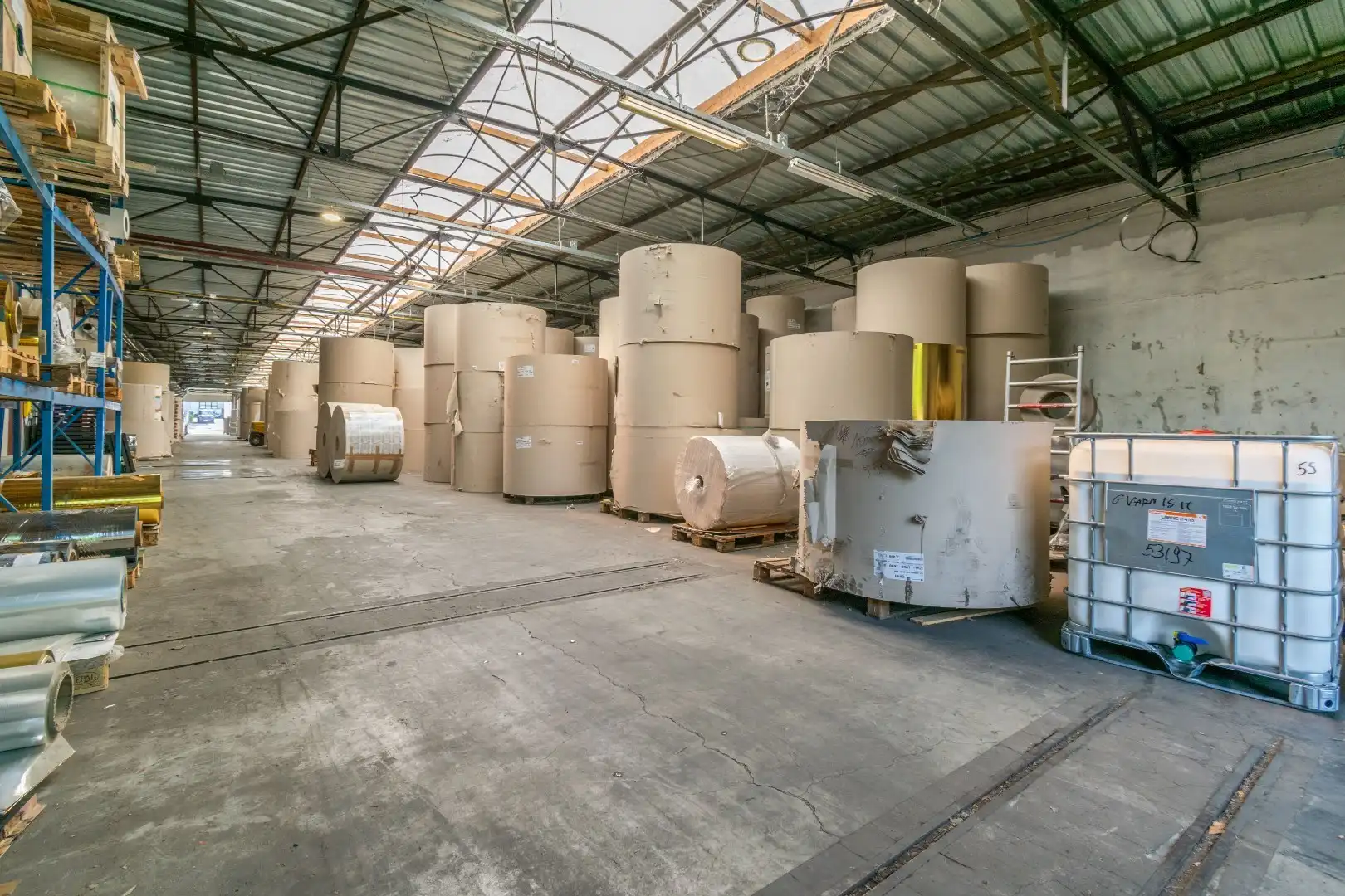 ZEER RUIME LOODS (3000m²) + WONING/BUREEL ! foto 12