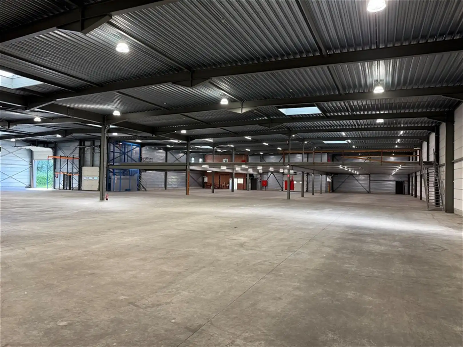 Polyvalent bedrijfsgebouw foto 11
