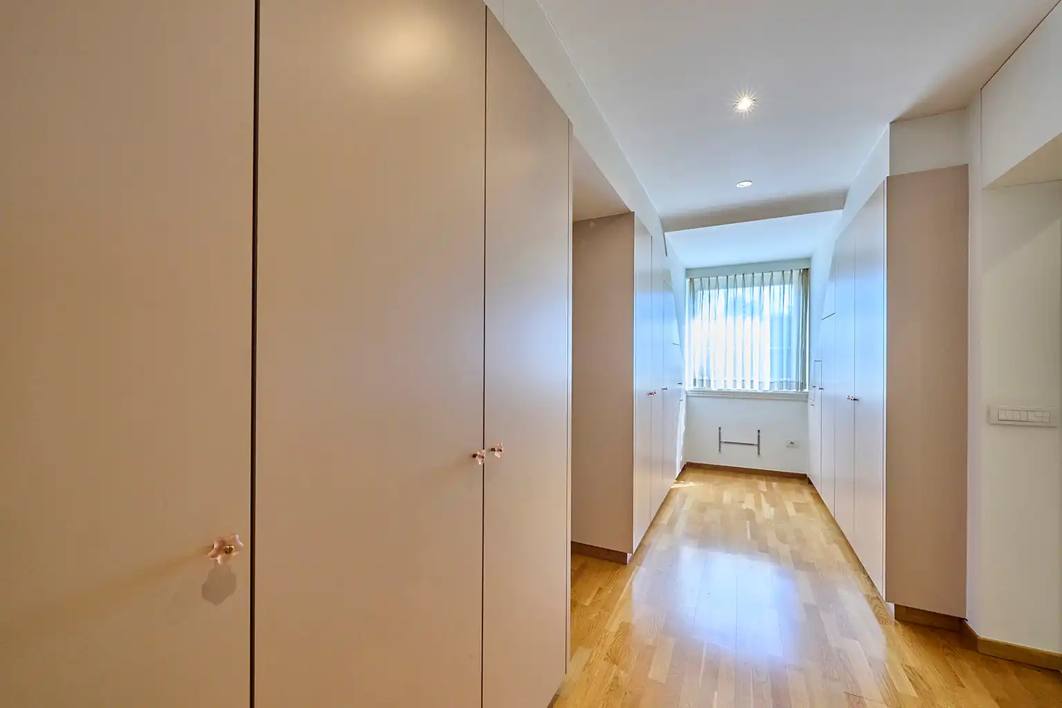 Exclusieve villa met bijgebouwen op 6.660m² grond foto 16
