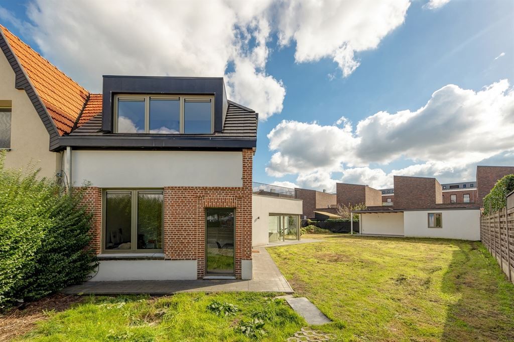 Gerenoveerde woning met grote zuidtuin foto 32