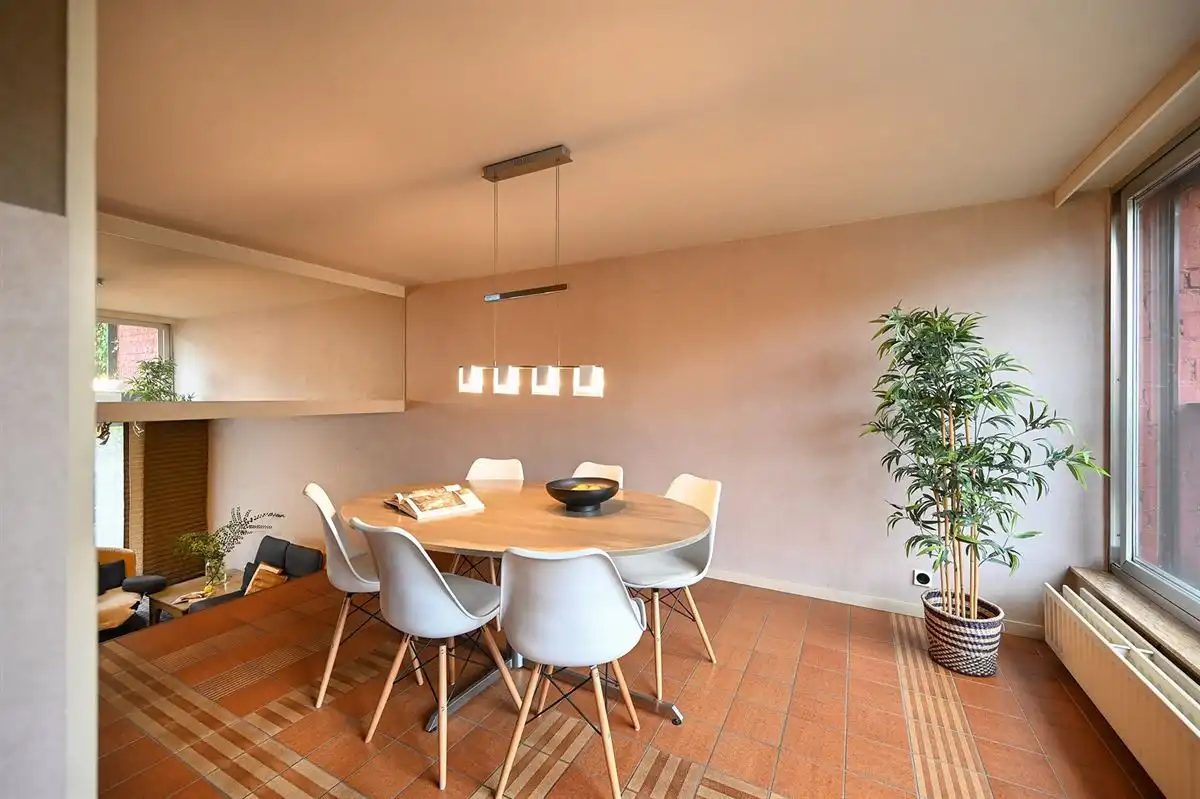 Ruime splitlevel woning met veel potentieel foto 3