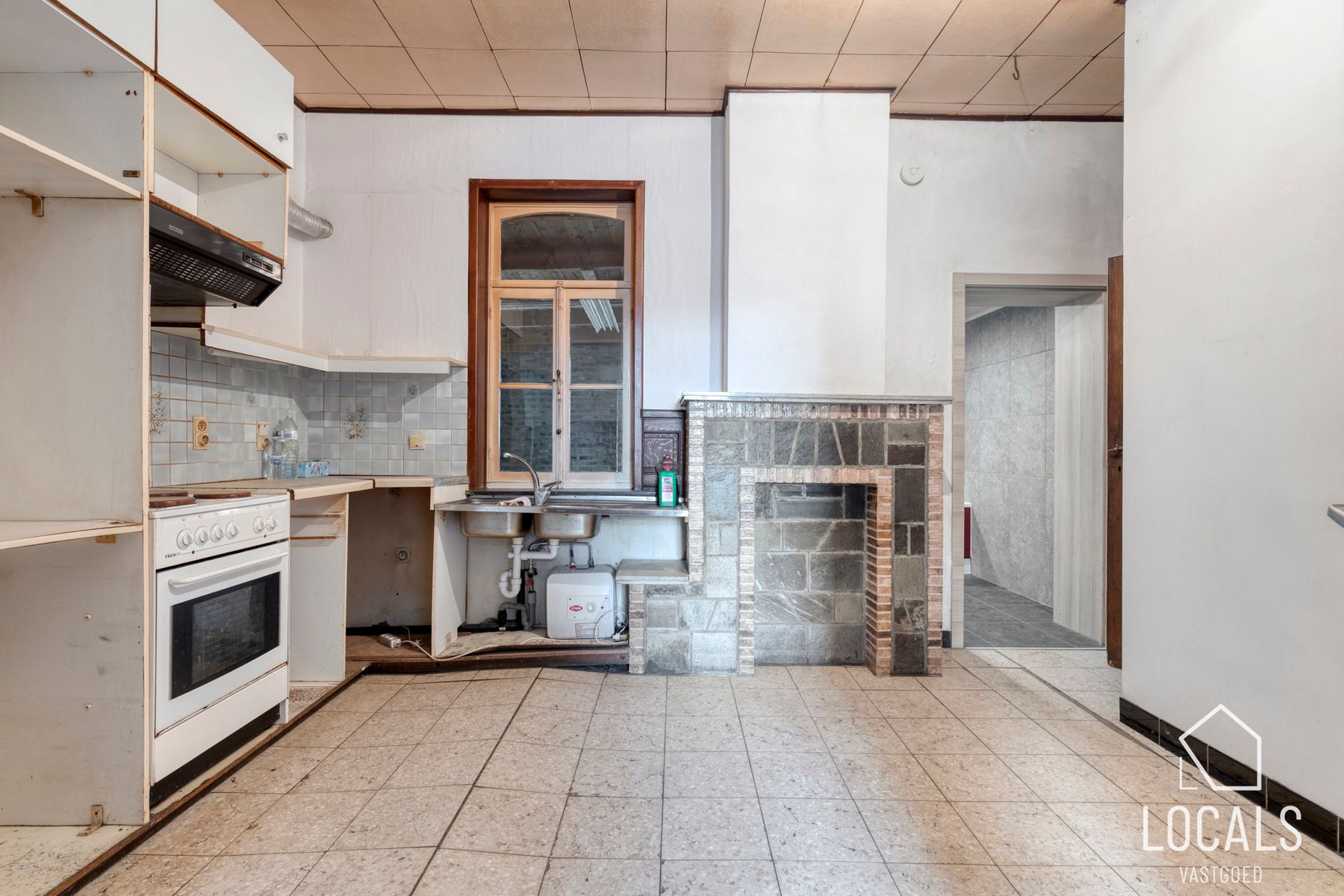 Rustig gelegen hoeve met bijgebouwen en veel potentieel foto 9