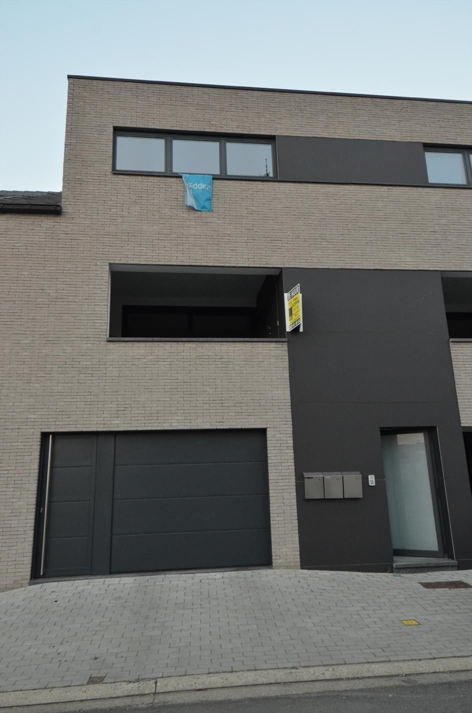 RECENT Duplex-appartement met 2 slaapkamers en terras te Hoeselt foto 2