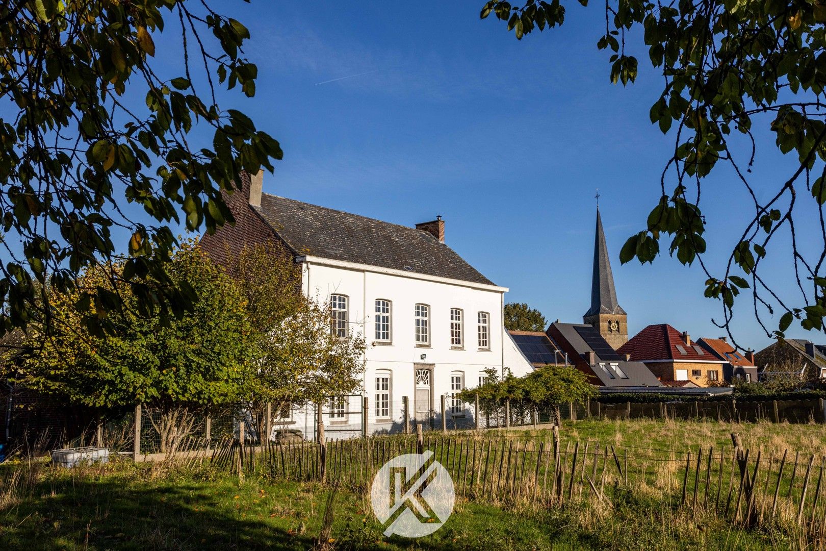 Tijdloze pastorie met historische allure op 4.057 m² foto 29