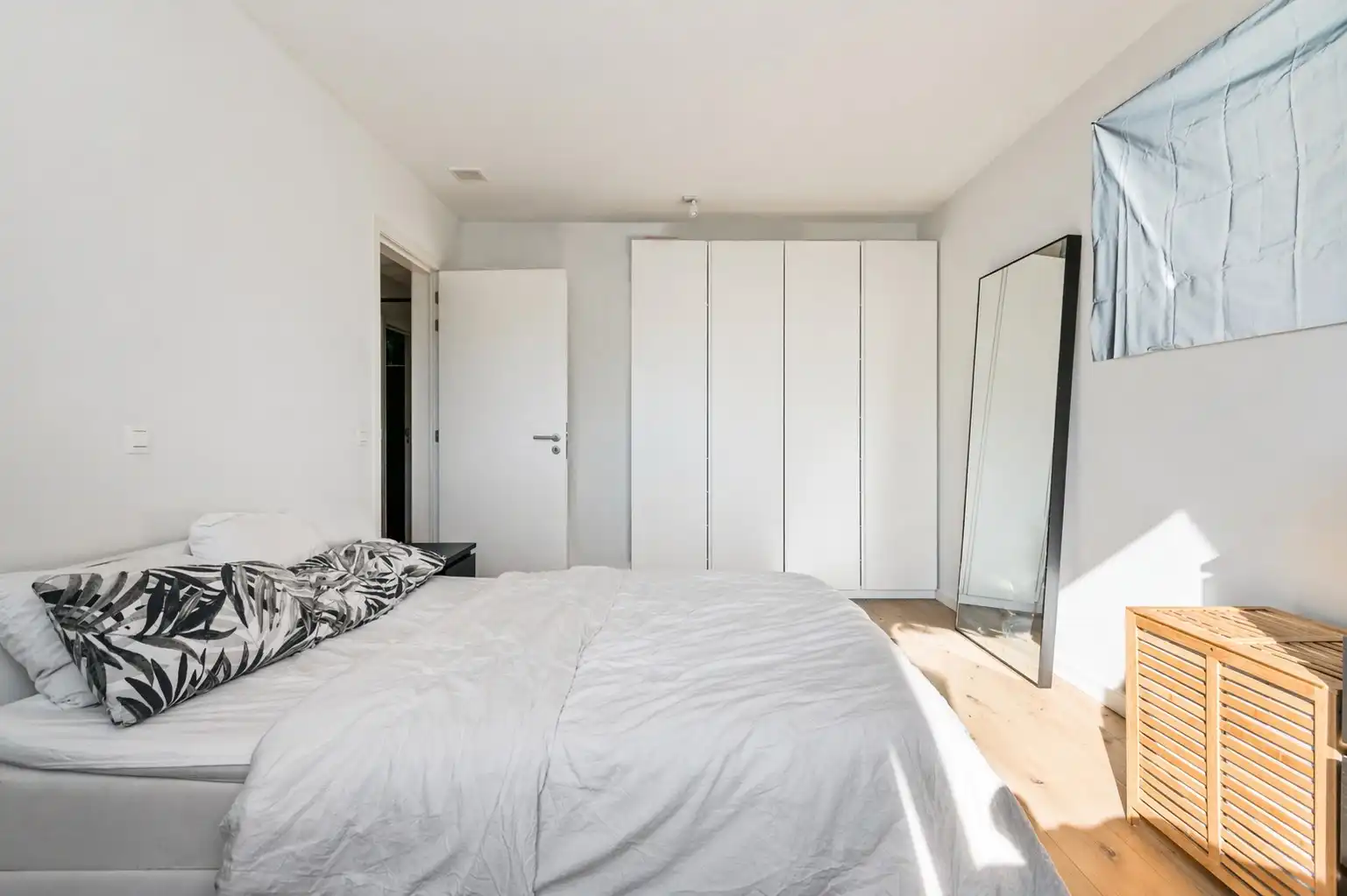 Recent appartement met terras en 2 ondergrondse autostaanplaatsen in het centrum foto 9