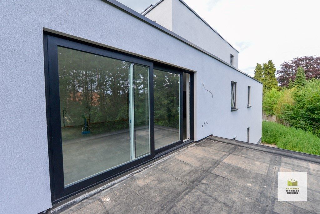 Ruim 2-slpk appartement met 15m2 zuidgericht terras met volle privacy foto 3