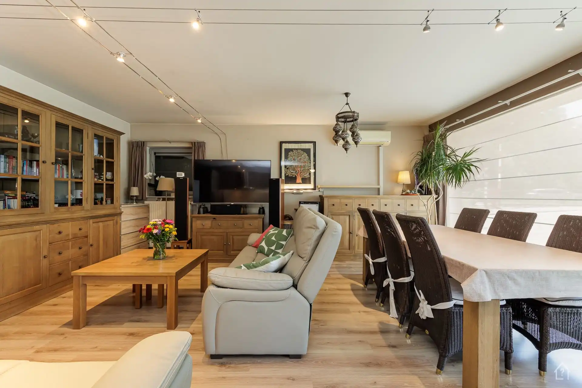 Gelijkvloers 3 Slaapkamer Appartement met parkeerplaats foto 8