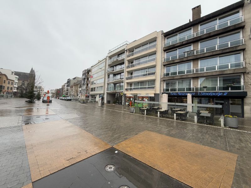 Gerenoveerd appartement met veel lichtinval, gelegen op de Markt foto 3