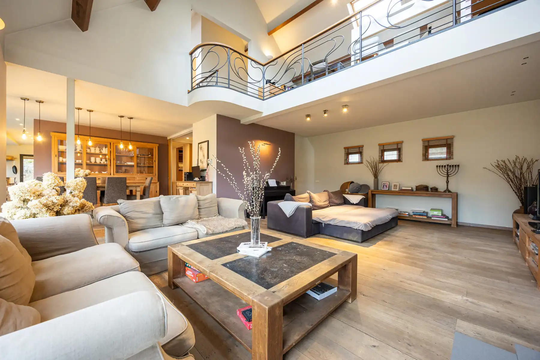 Gerenoveerde hoeve met weiland en stallen op ca. 11 000 m²  foto 4