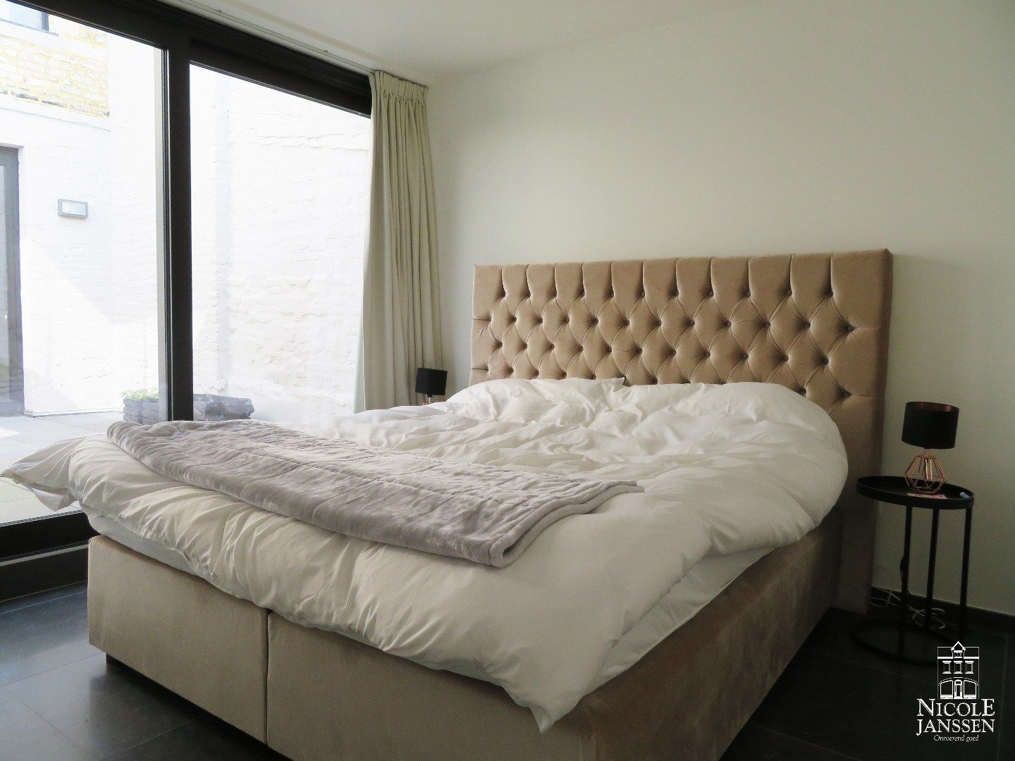 Trendy appartement met gezellig binnenterras en lift in het hartje van Maaseik foto 10