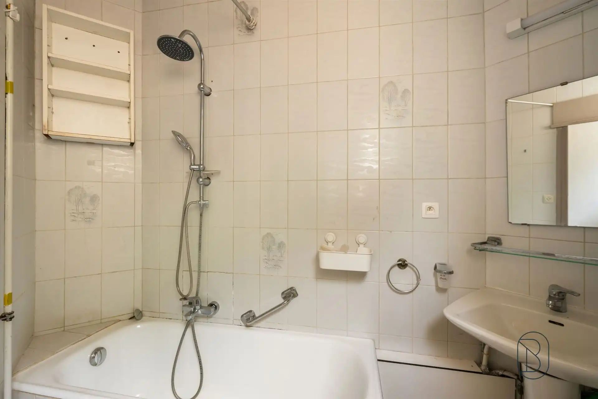Te renoveren woning met 3 SLK, stadstuin en veel potentieel foto 11