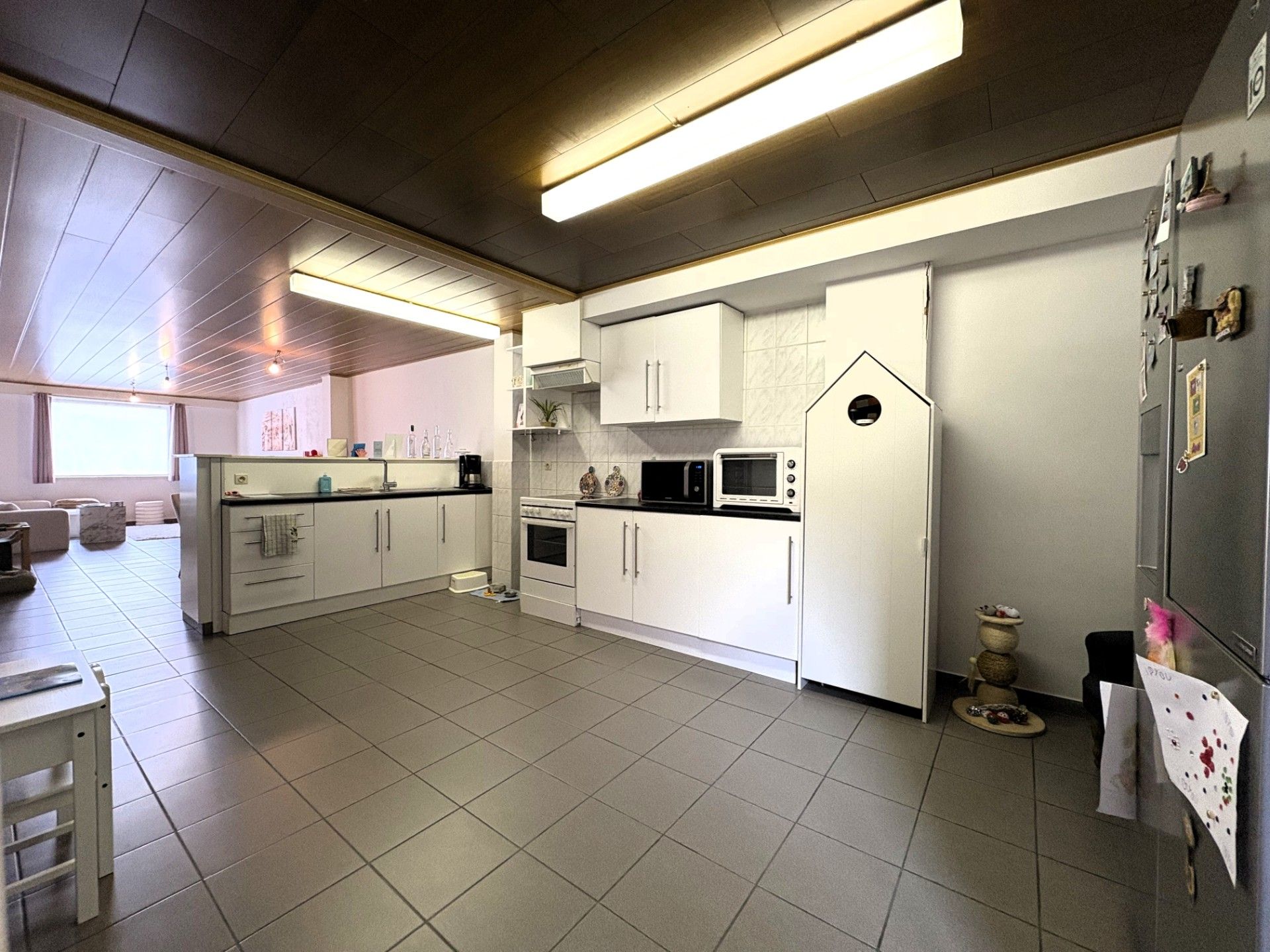 Ruim appartement met 4 slaapkamers en overdekte autostaanplaats foto 5