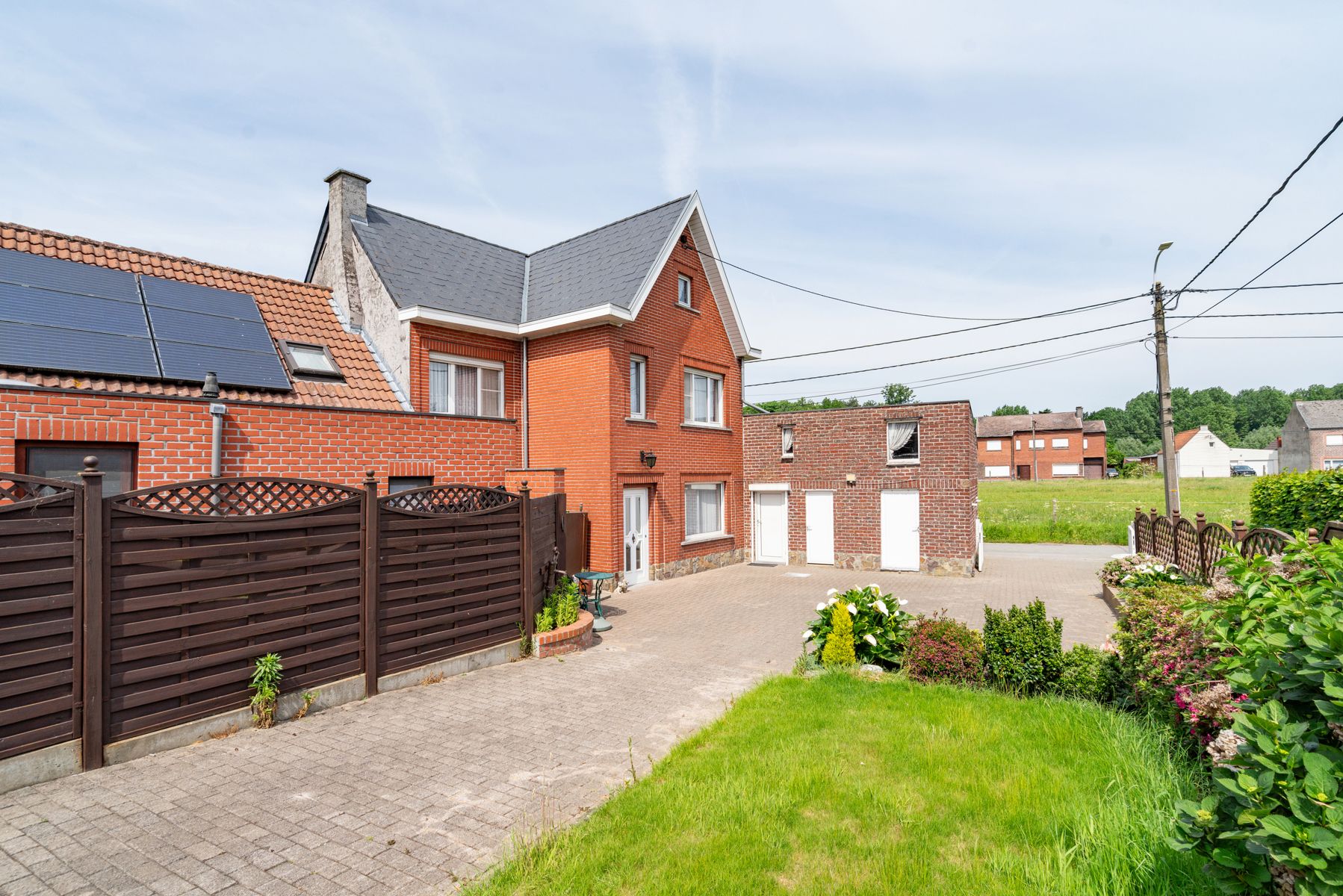 Renovatieproject op prachtige door groen omgeven ligging  foto 11
