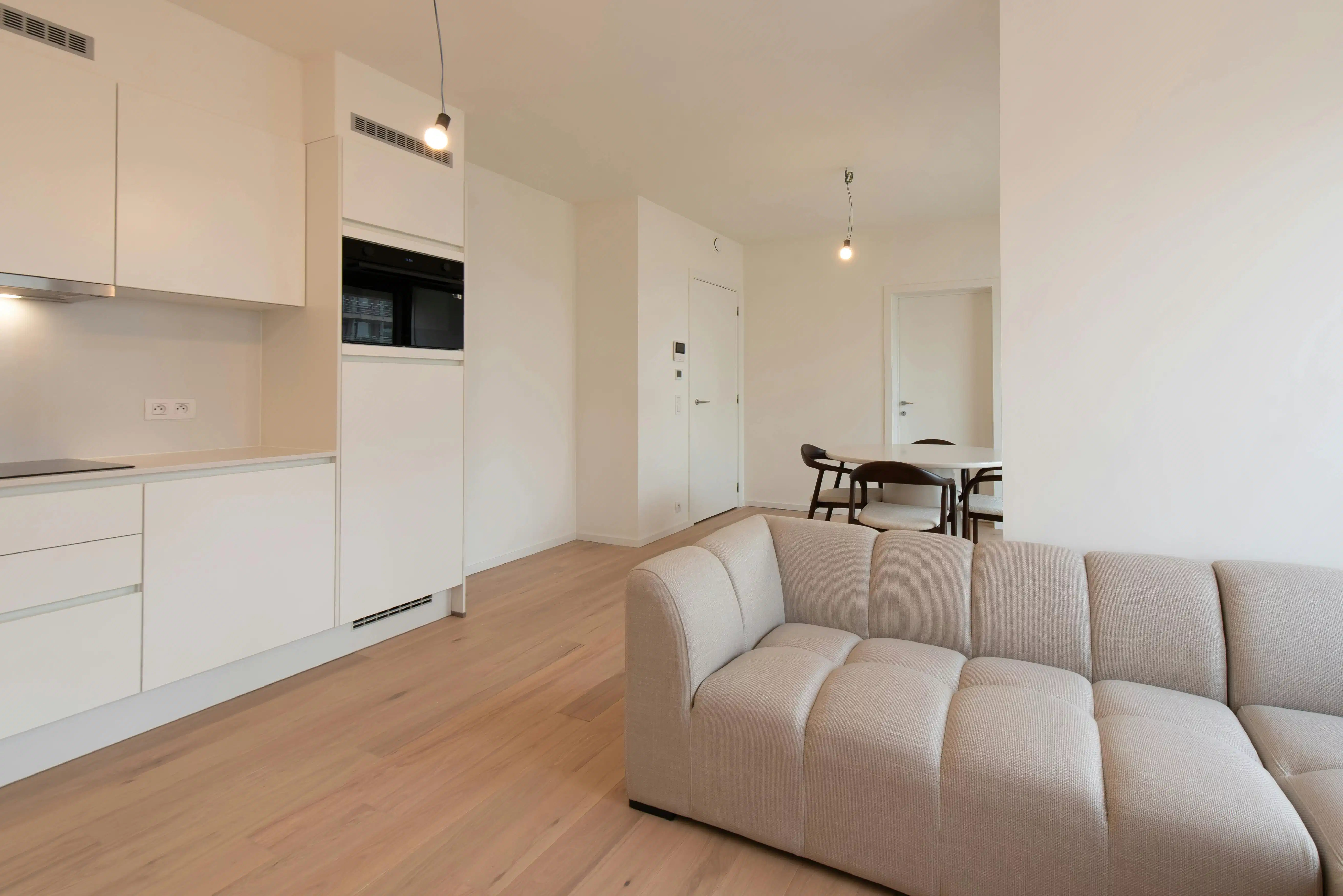 Lichtrijk nieuwbouw 1-slaapkamer appartement te Oostende foto 9