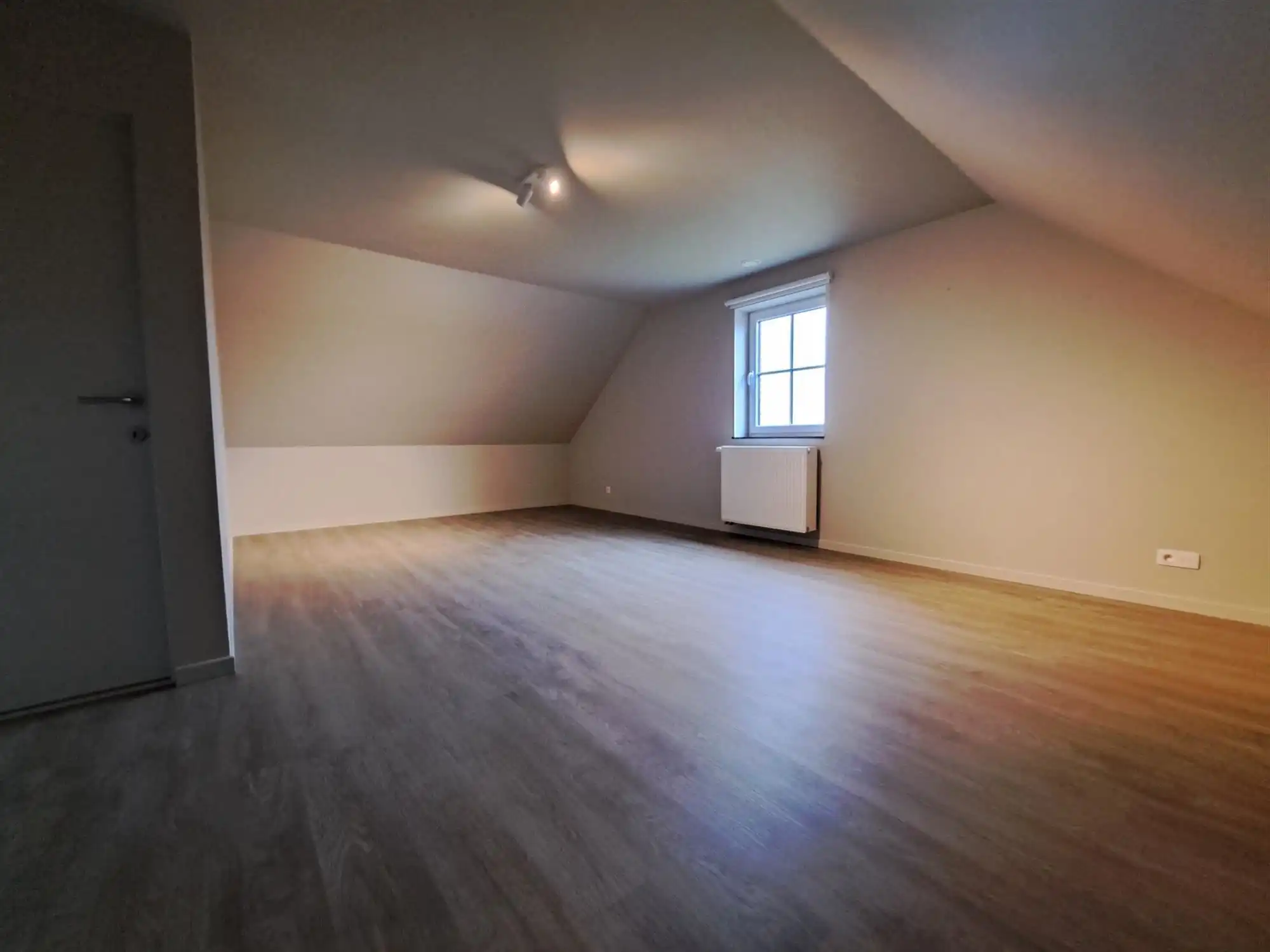 recente woning - tot in de puntjes afgewerkt - met 4 slaapkamers foto 8