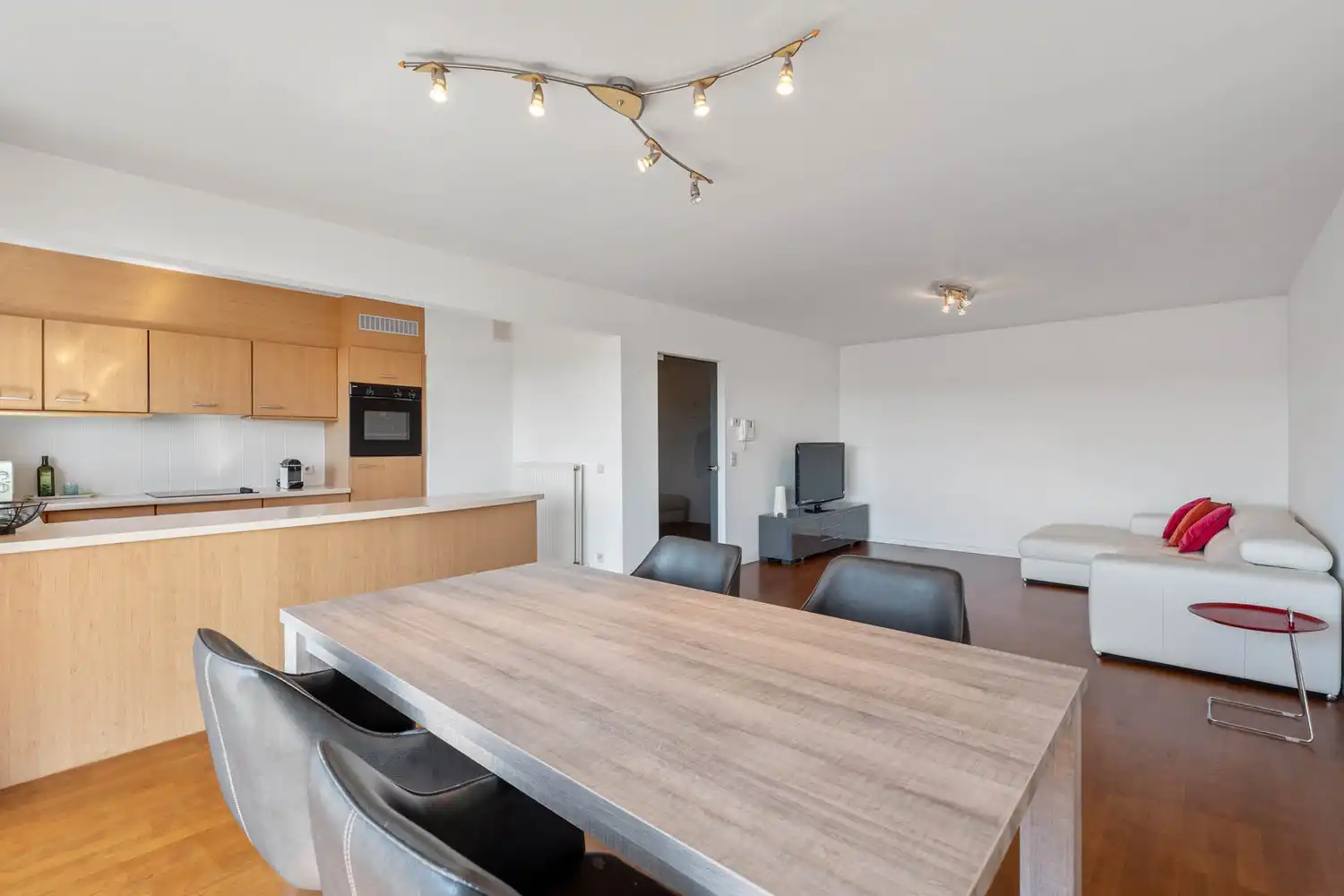 Ruim, lichtrijk en energiezuinig(A-label) appartement met 2 slaapkamers, een terras en de mogelijkheid tot aankoop van een autostaanplaats te centrum Leuven! foto 8