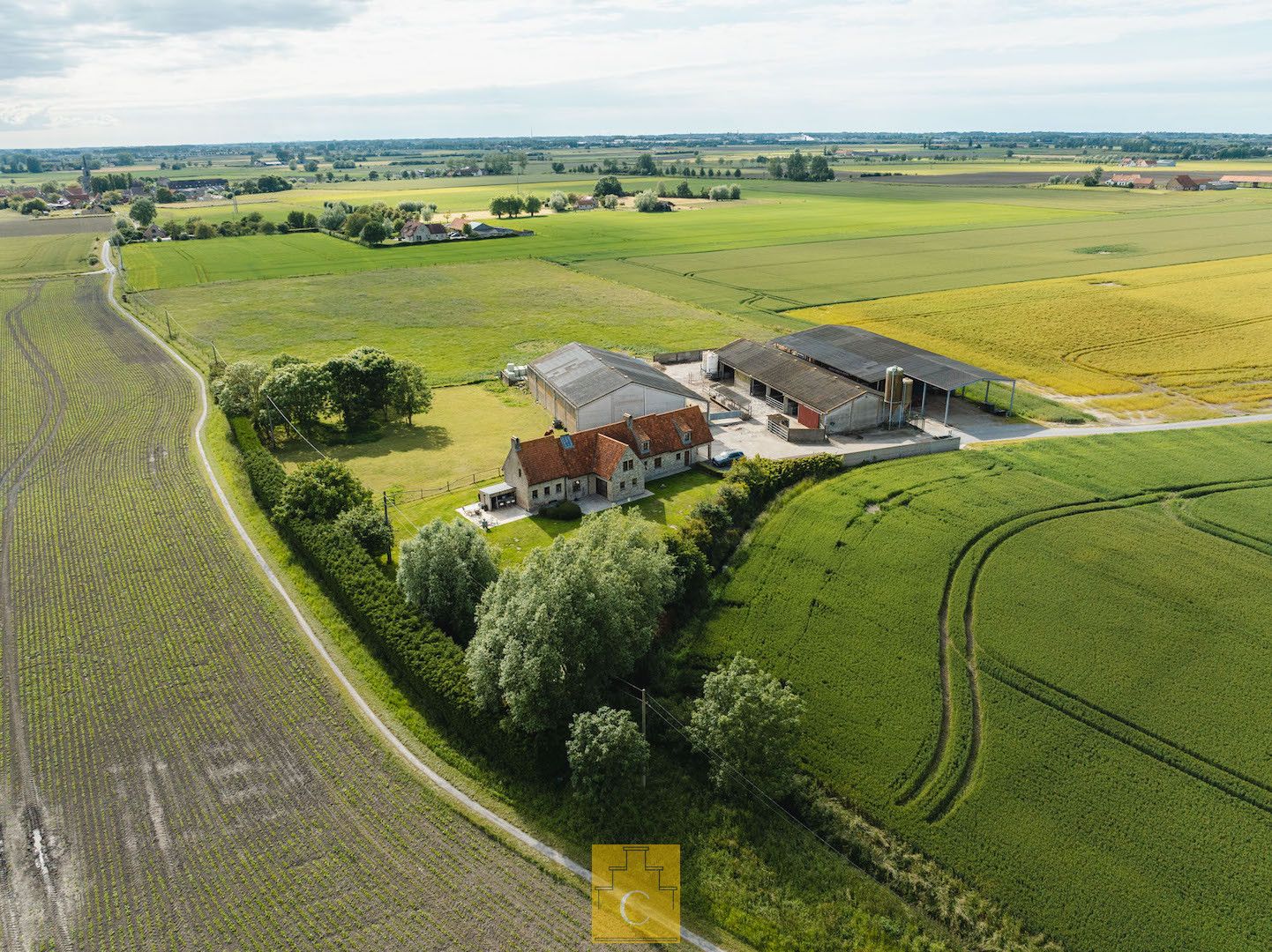 Boerderij te midden van de velden (+/- 28.826 m2) in het pittoreske Eggewaartskapelle, Veurne foto 3