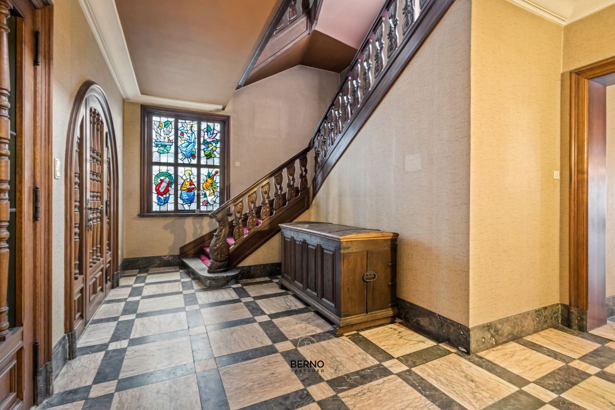 Te koop: Karaktervolle herenwoning met praktijkruimte in Zele foto 4