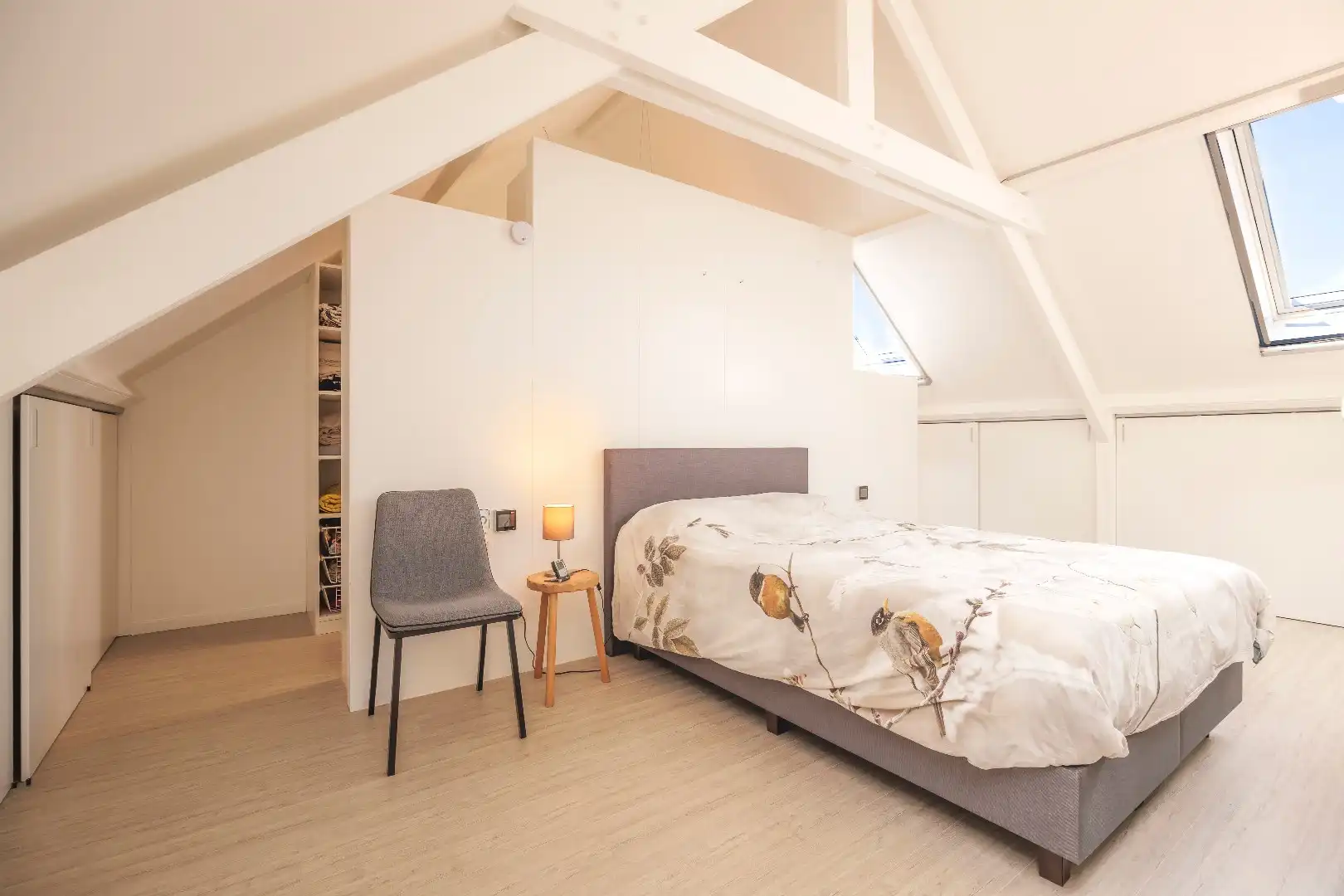 Knap gerenoveerde woning met uitzonderlijk lichtinval in het hartje van Heist foto 13