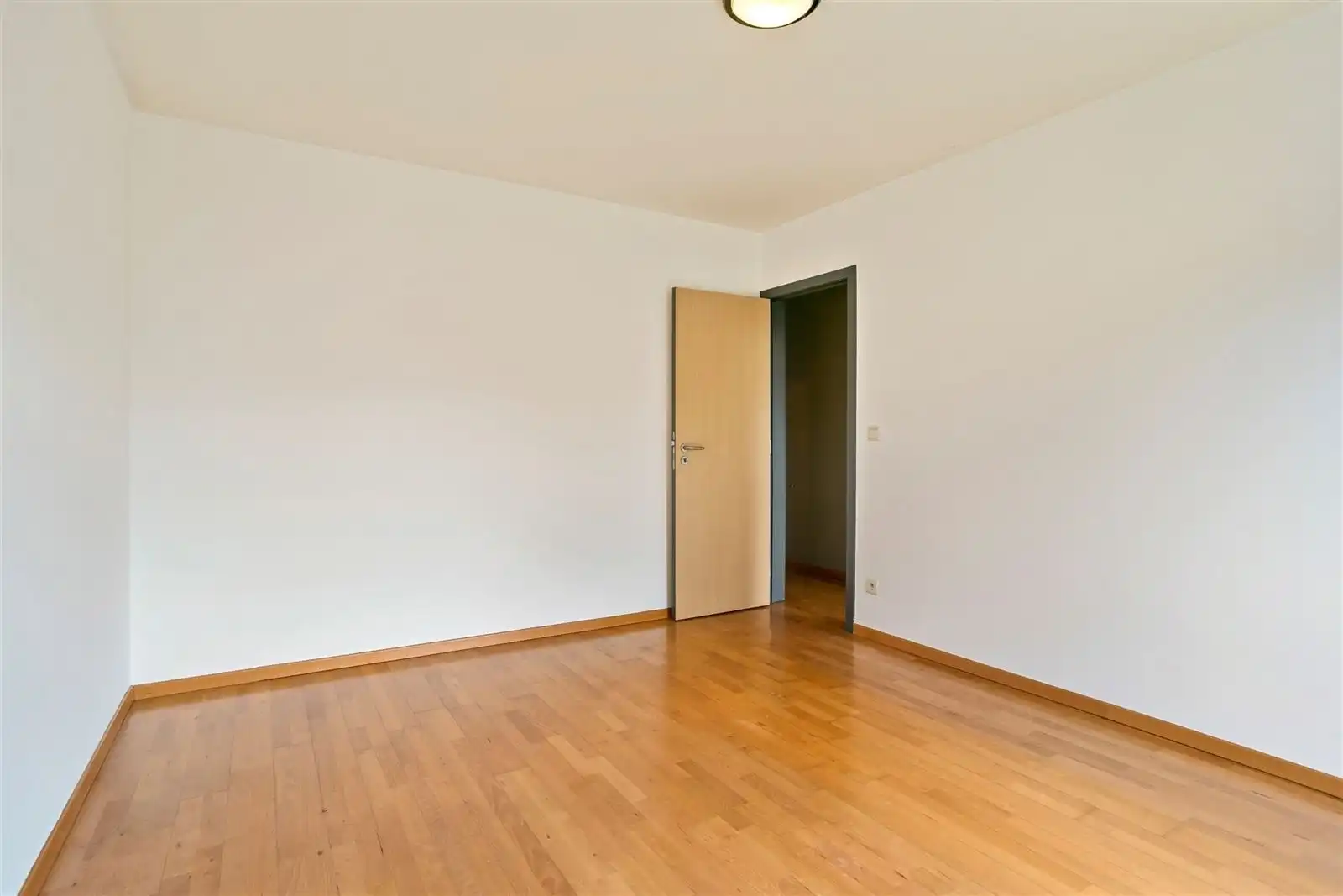 Gunstig gelegen duplex-appartement met inpandige garage en tuin foto 15