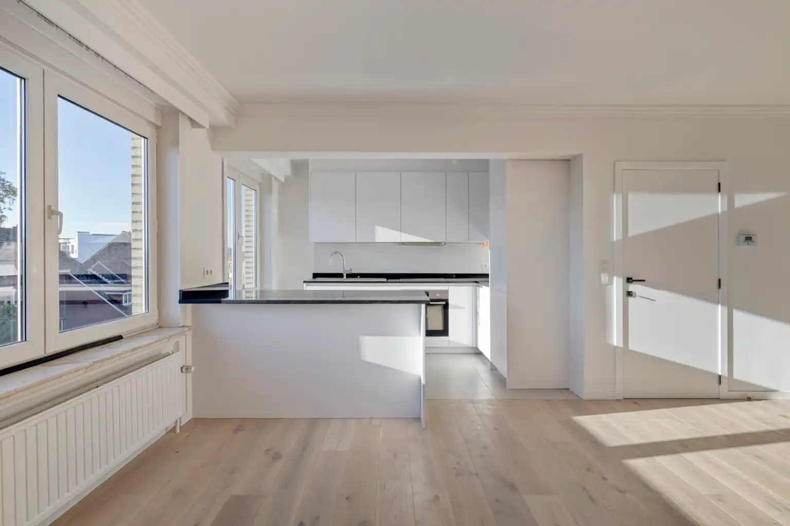 Volledig gerenoveerd en instapklaar 2 slaapkamer appartement foto 5