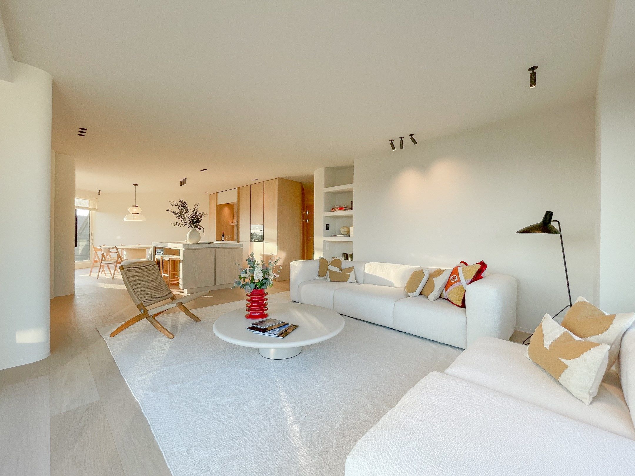 Uniek gelegen hoekappartement met ruime terrassen gelegen op de Wandeldijk in het Zoute. foto 4