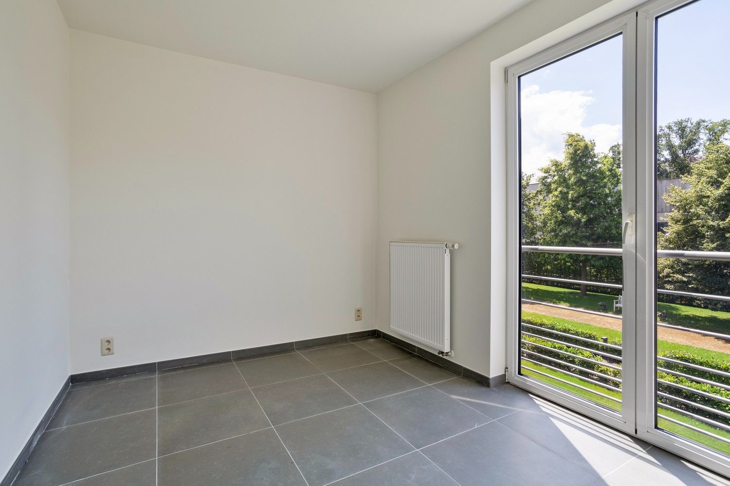 2-slp Appartement met zeer ruim terras nabij centrum Genk, Luxueus wonen in het groen! foto 16