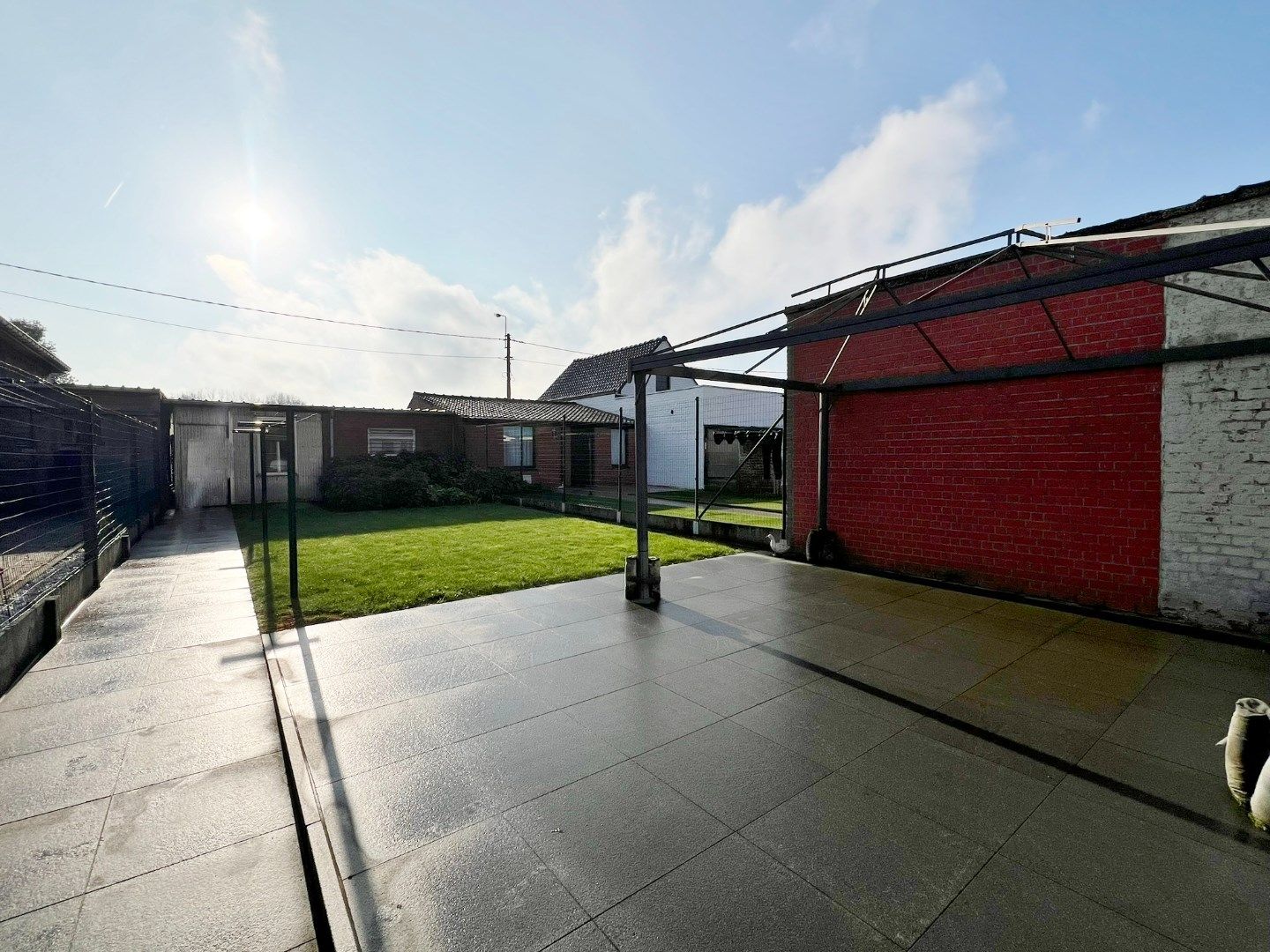 Energiezuinige ruime woning met zuid gerichte tuin en 3 garages in de dorpskern.  foto 19