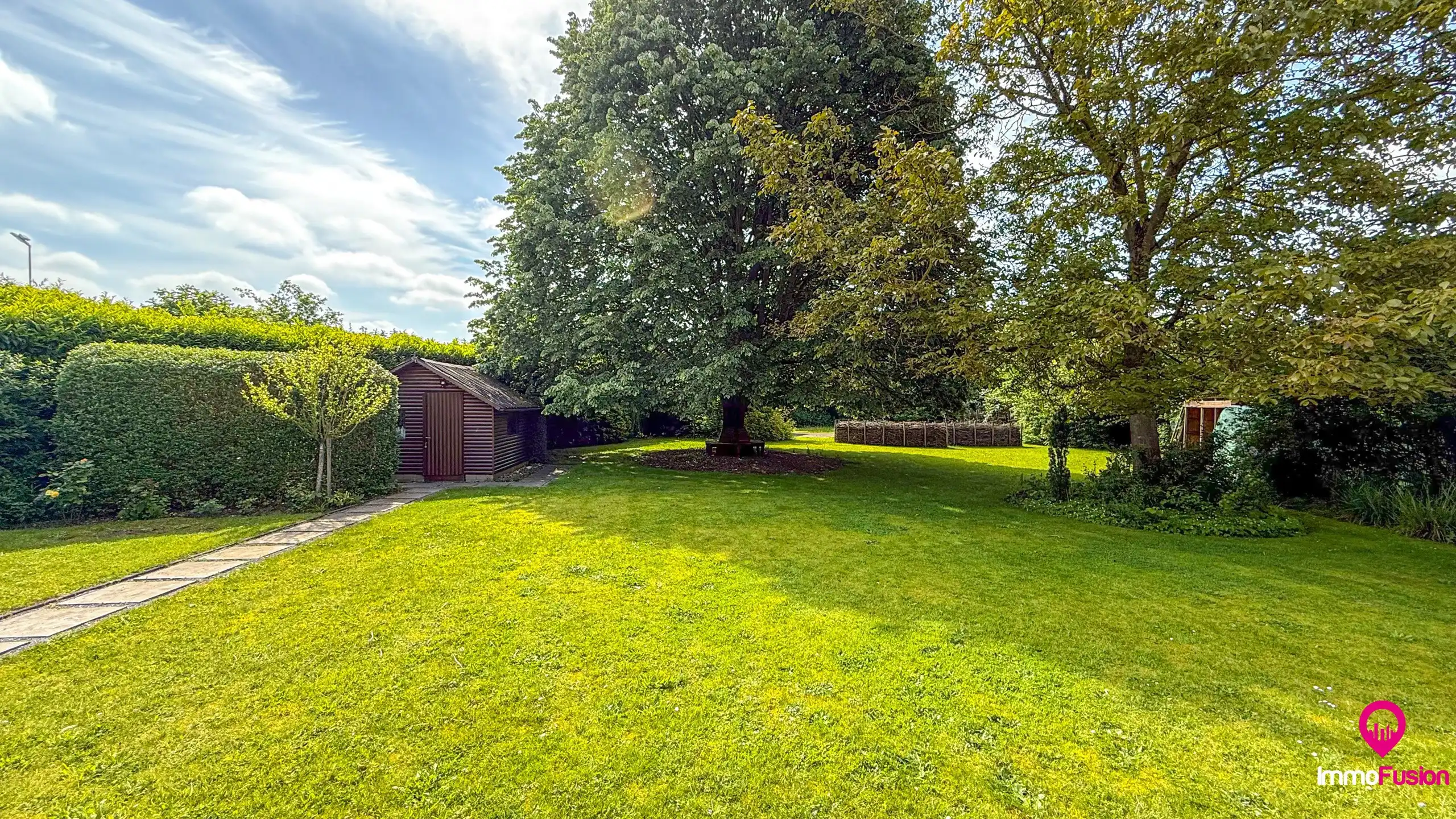 Ruime gezinswoning met 4 slaapkamers en prachtige tuin foto 44
