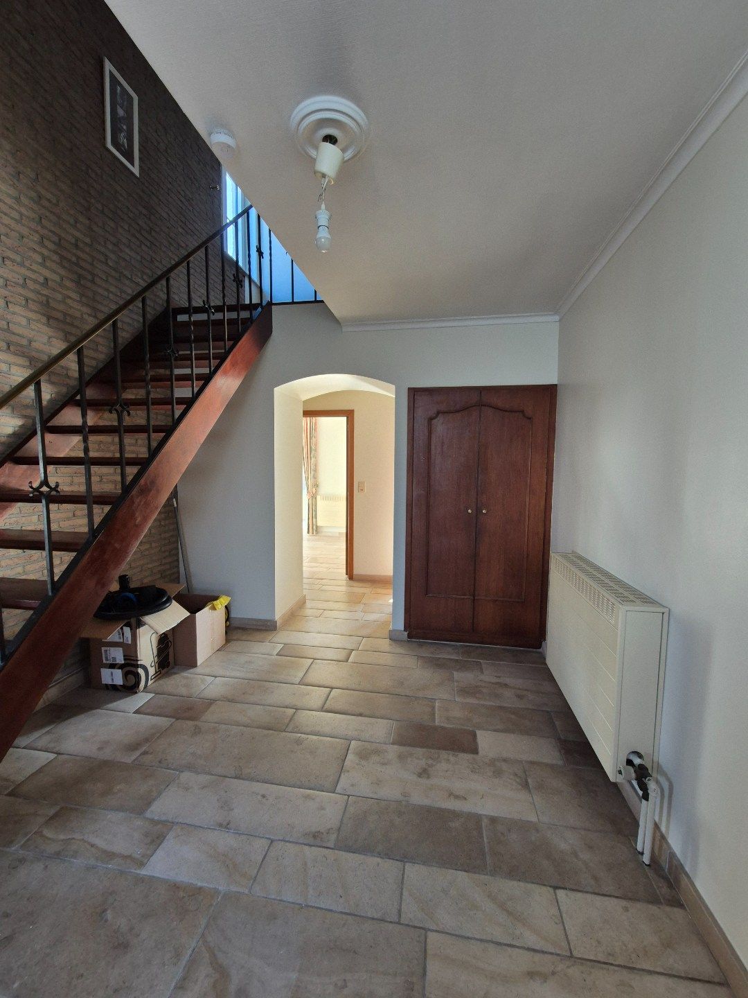 Ruime woning met drie slaapkamers, bureel en tuin. foto 5