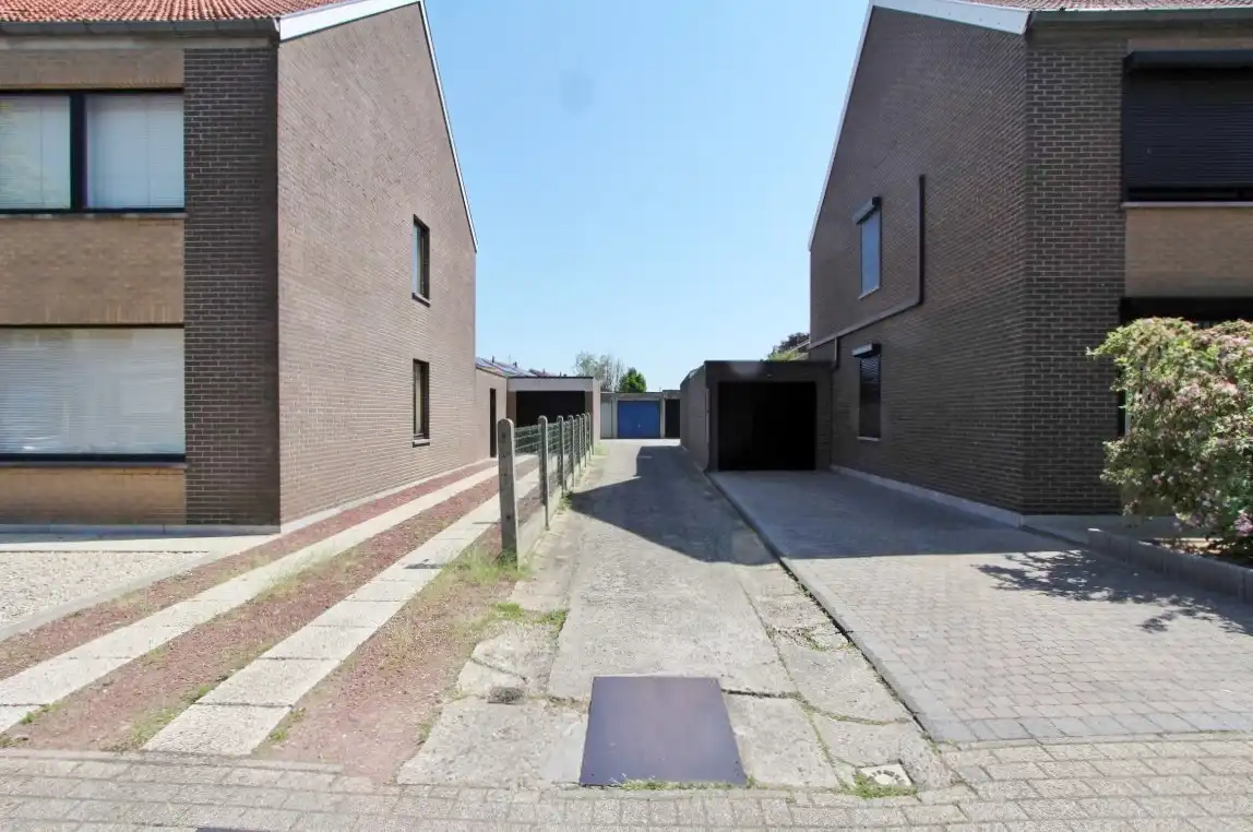 Garagebox in woonwijk foto 7