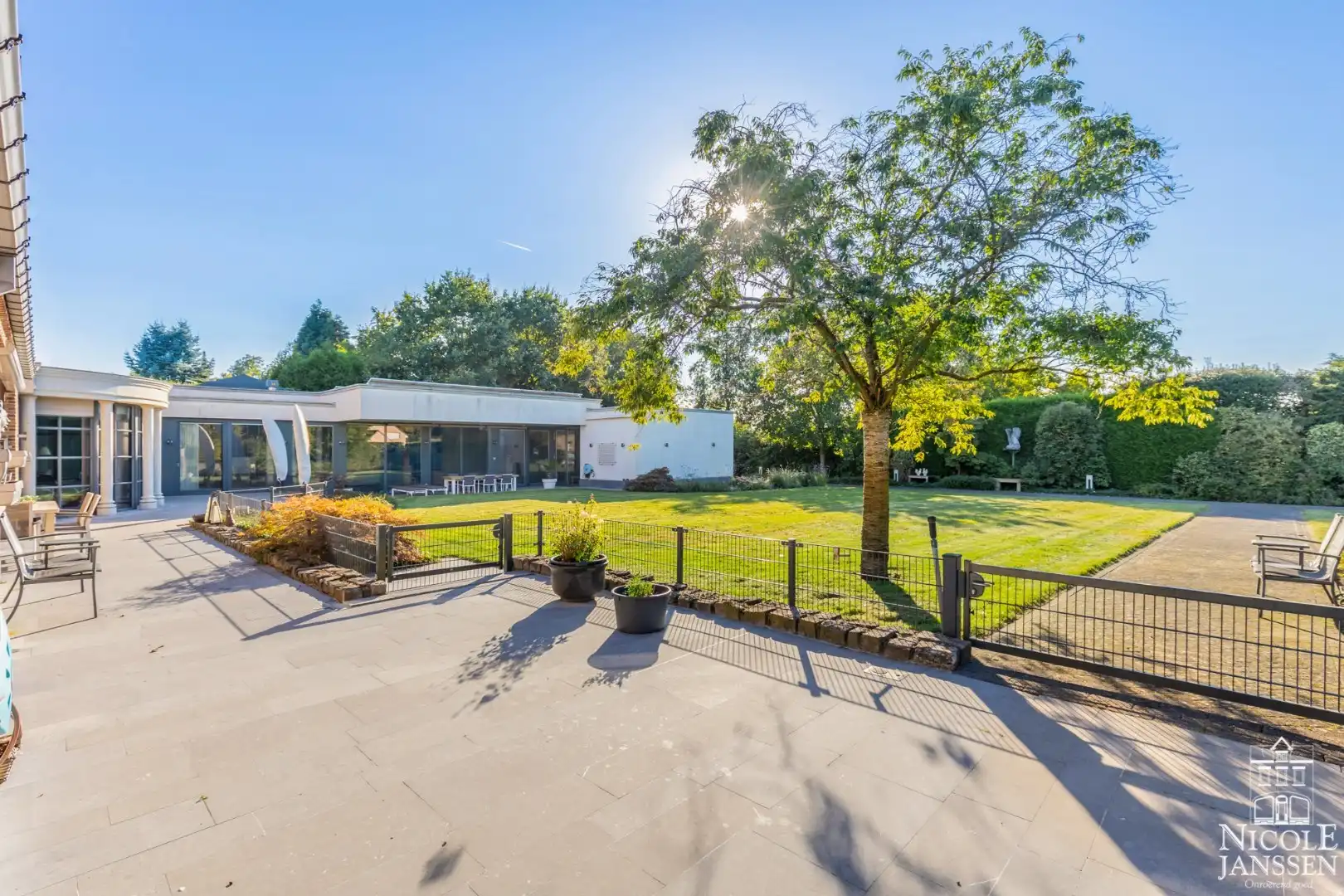 Royale villa in residentiële buurt  foto 21