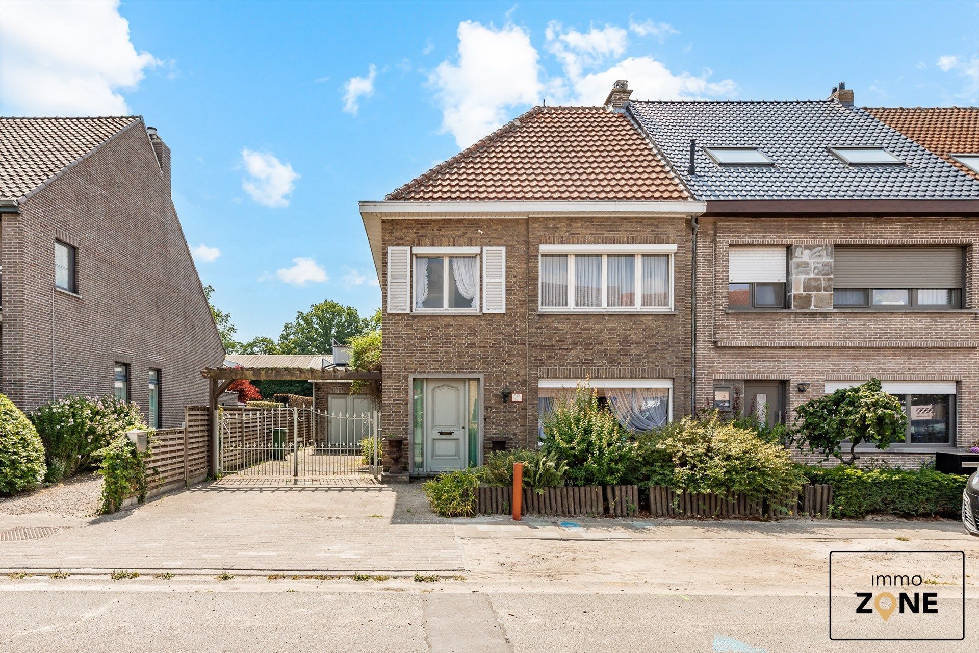 Hoofdfoto van de publicatie: Halfopen woning met potentieel in rustige buurt van Hamme
