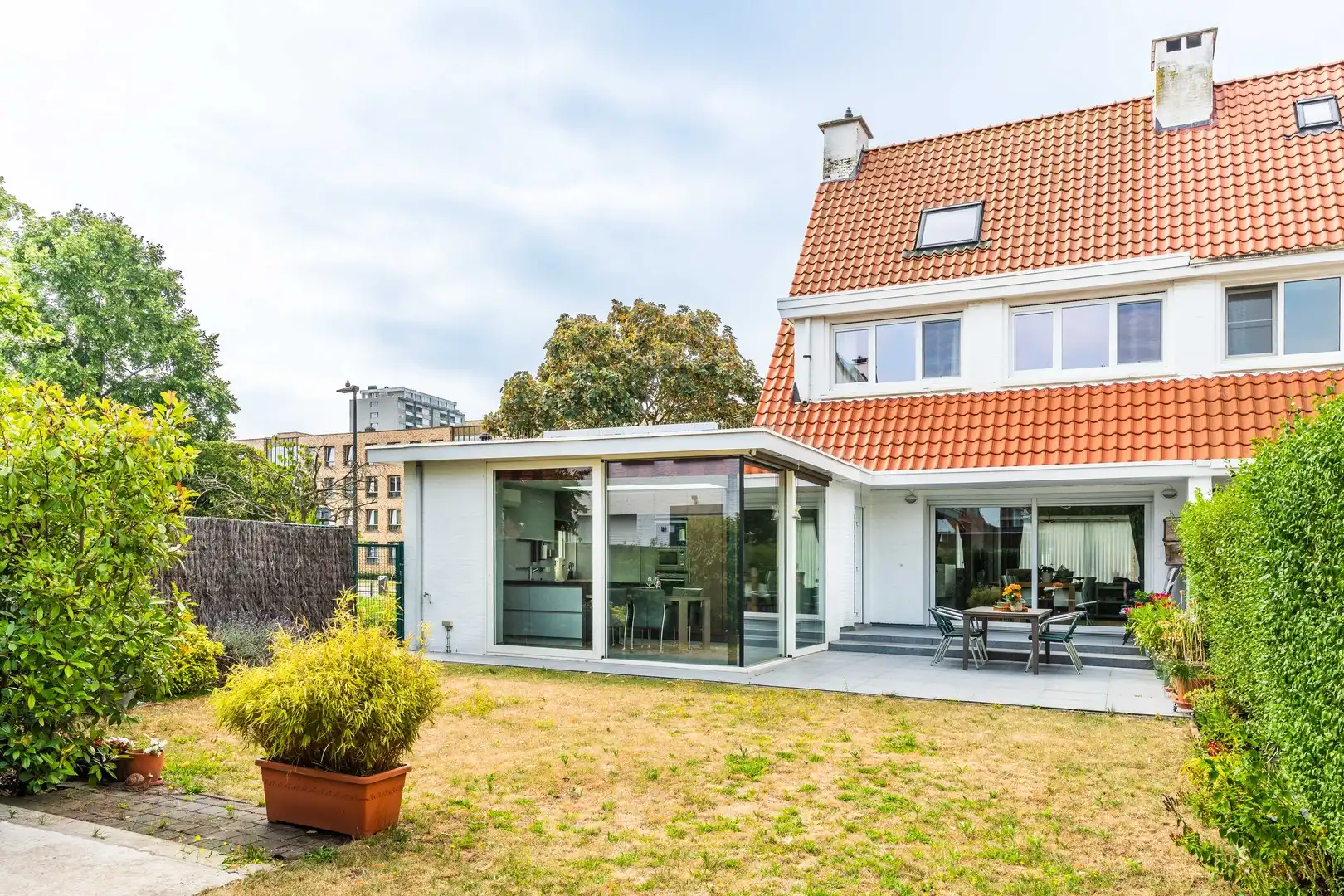 Karaktervolle halfopen woning op een toplocatie tussen stad en natuur foto 4