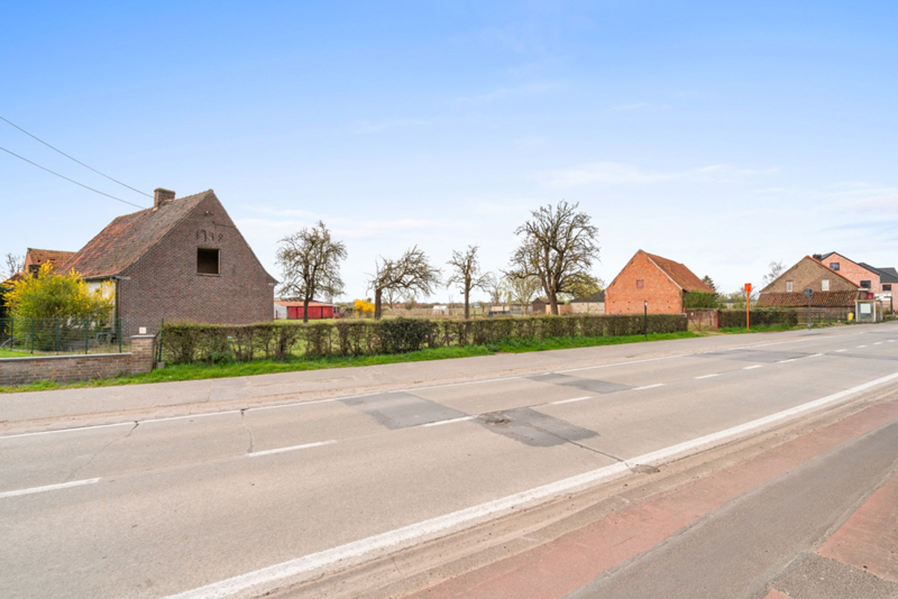 Hoeve met bijgebouwen op circa 1,2 ha foto 14
