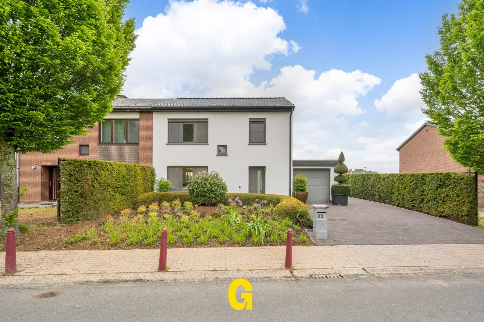 Knappe grondig gerenoveerde woning met drie slaapkamers, inpandige garage en tuin op 4a48ca, EPC label A. foto 2