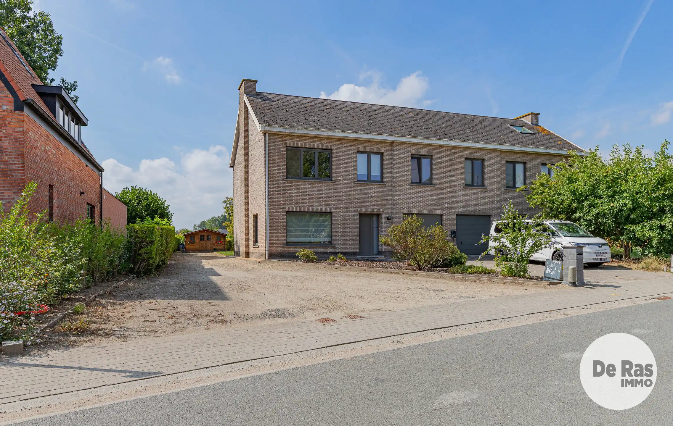 WICHELEN - Instapklare woning met 4 kamers, garage en tuin foto {{pictureIndex}}