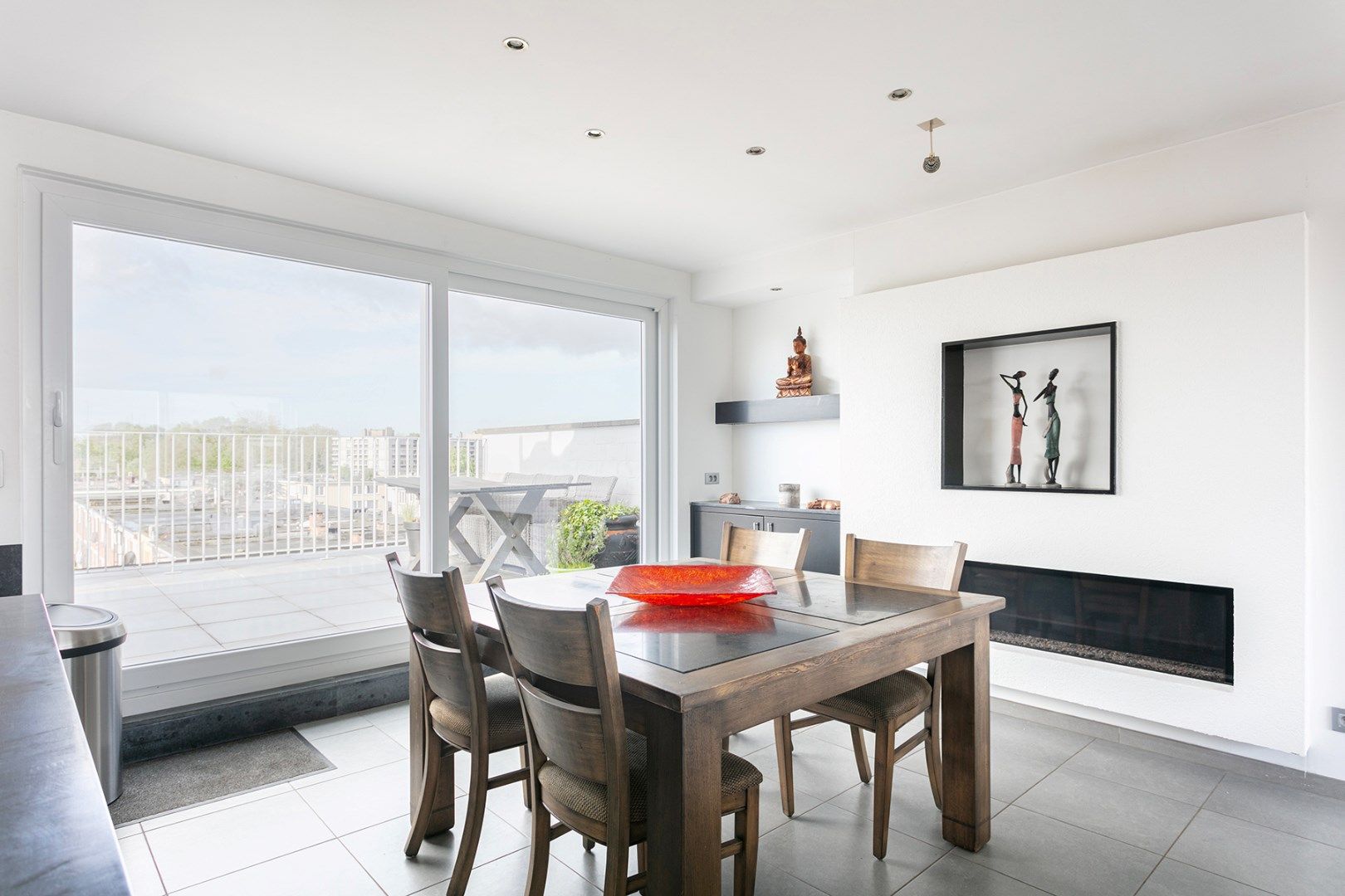 Riant dakappartement met 2 slpk, terras (50m²) & 2 autostnpl foto 7
