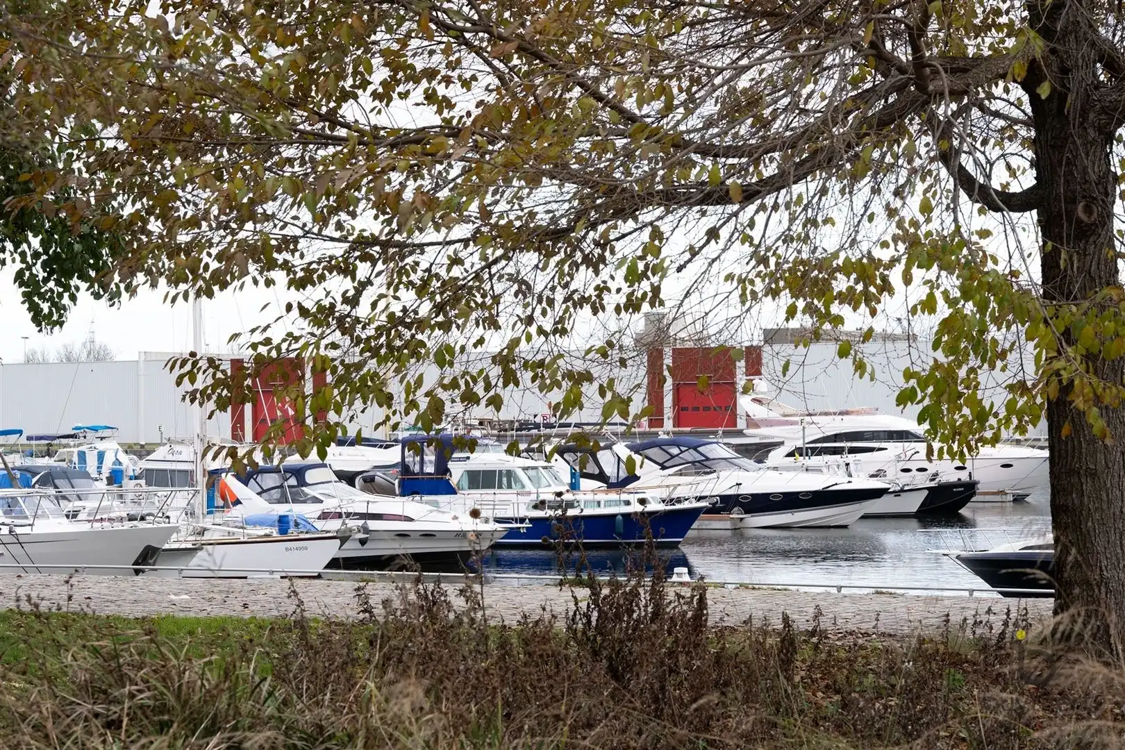 Stijlvol 1-slaapkamer appartement met terras en zicht op Kempisch Dok foto 19