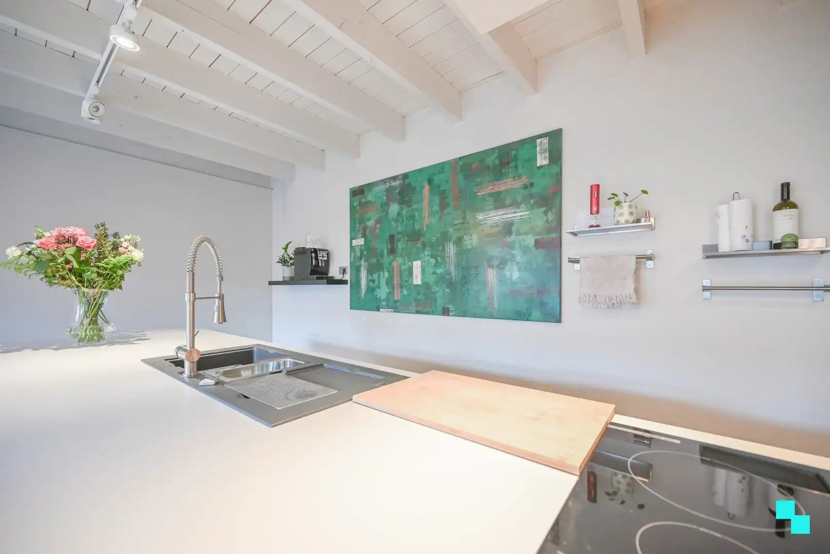 Stijlvol wonen met comfort: 5 slaapkamers, zonnig terras & moderne technieken foto 8