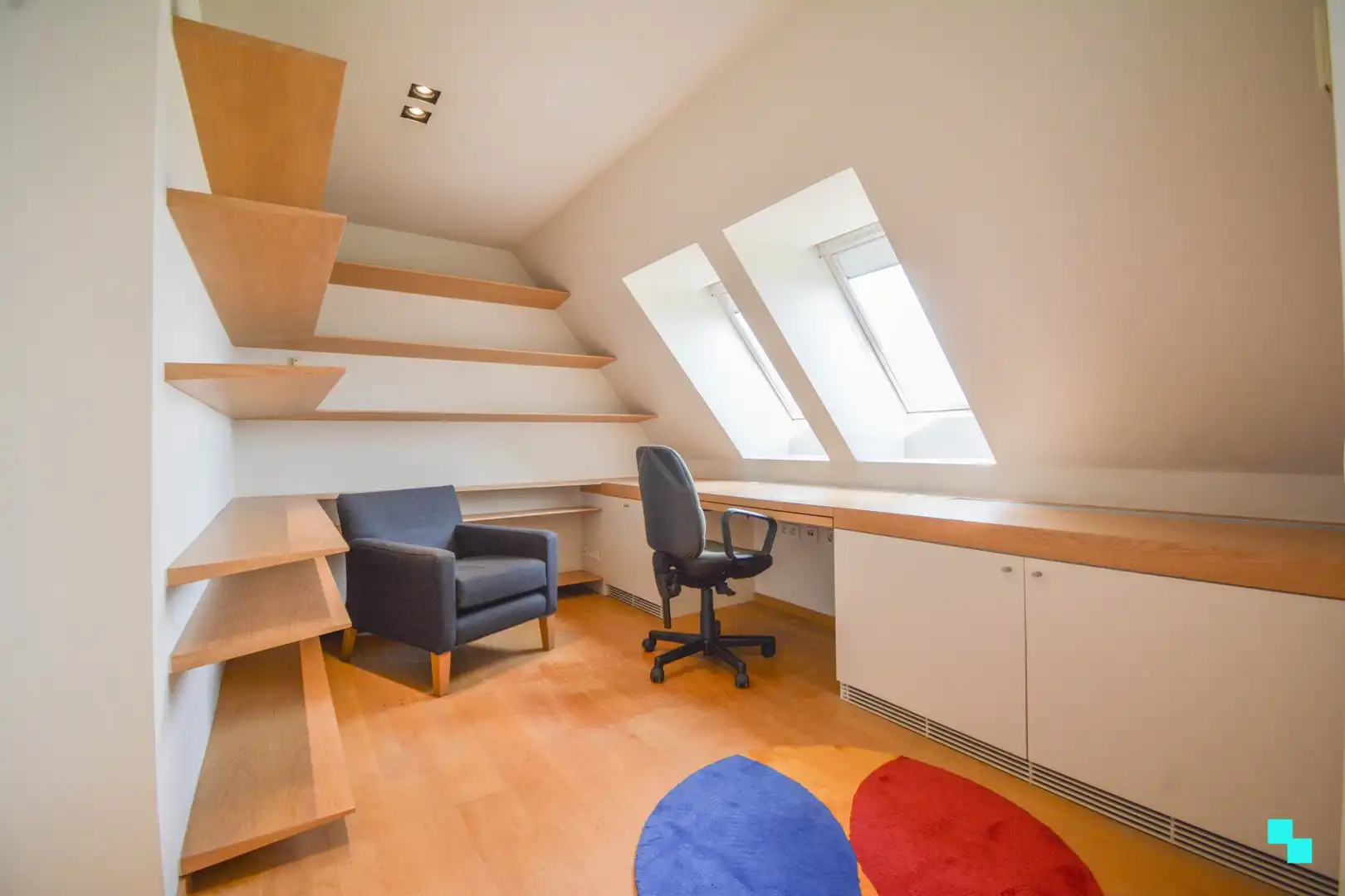 UItzonderlijk ruim appartement aan het water te Roeselare! foto 5