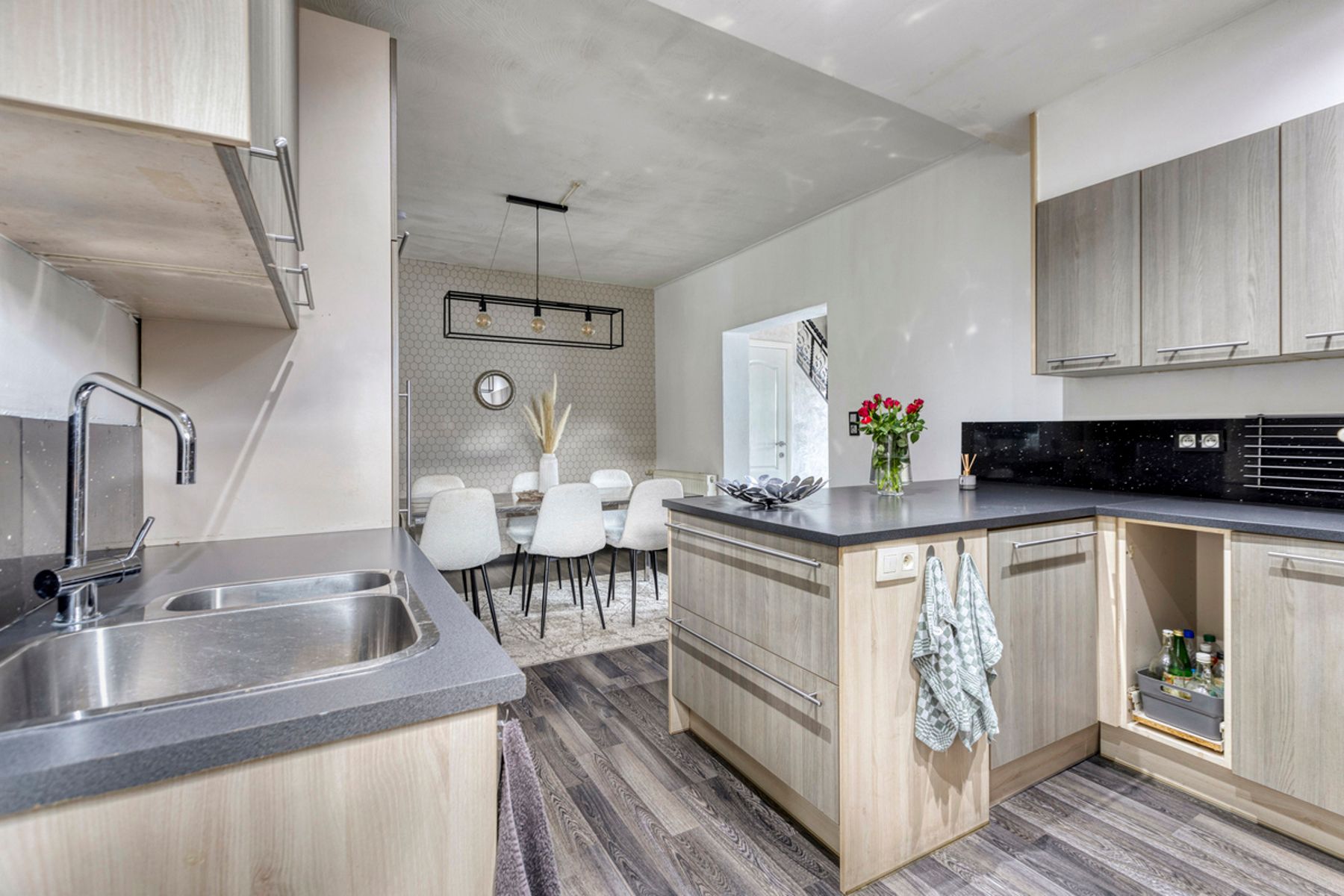 Gerenoveerde woning met 4 slaapkamers, veranda en zwembad. foto 10