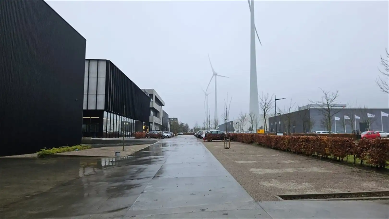 Magazijn met laad- en loskades vlakbij de E17 foto 4