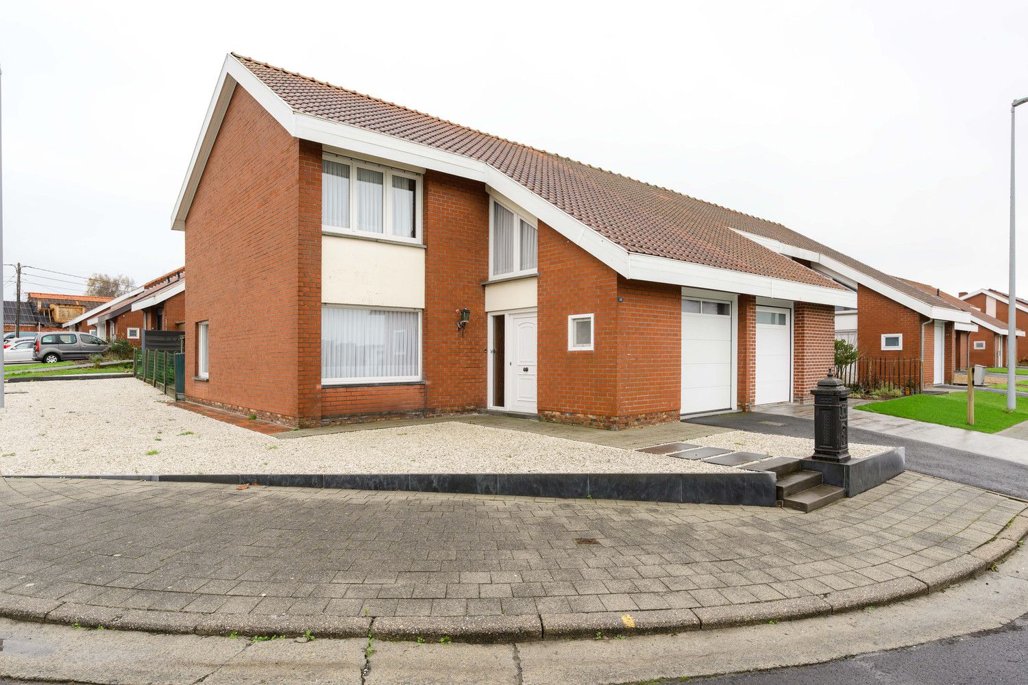 Hoofdfoto van de publicatie: Halfopen woning te Meulebeke.