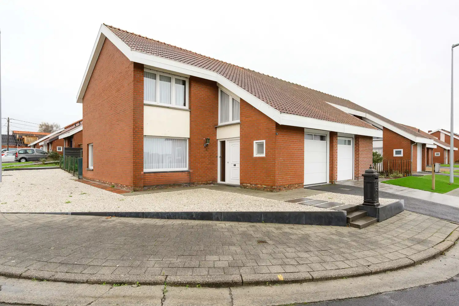 Hoofdfoto van de publicatie: Halfopen woning te Meulebeke.