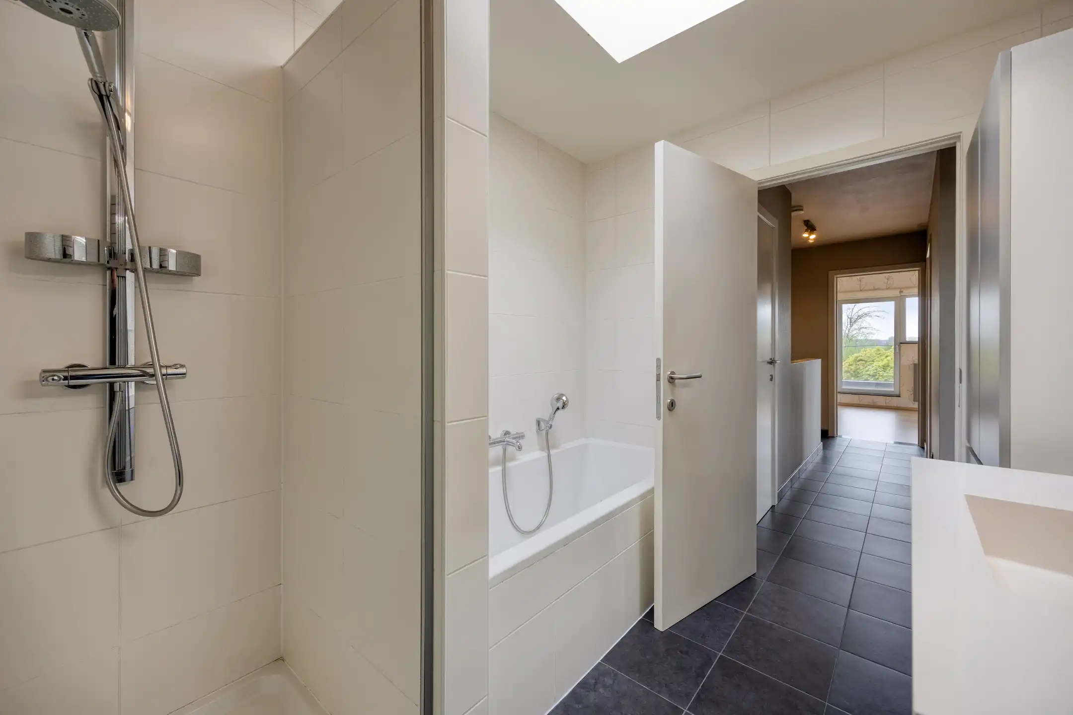 Moderne halfopenbebouwing op een rustige centrale locatie foto 12