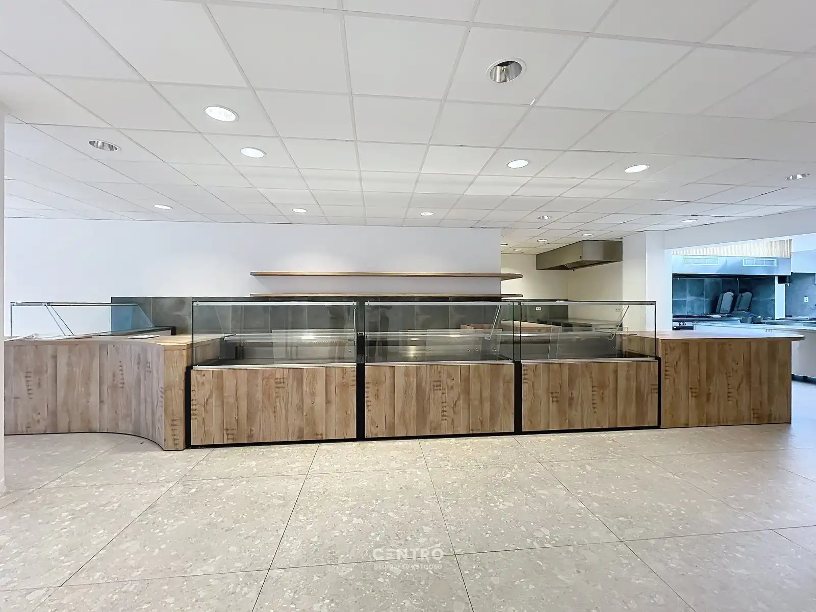 Instapklaar horecapand (± 300 m²) met hyper-geïnstalleerde keuken op commerciële toplocatie op 100m van het strand Oostduinkerke-Bad ! foto 8