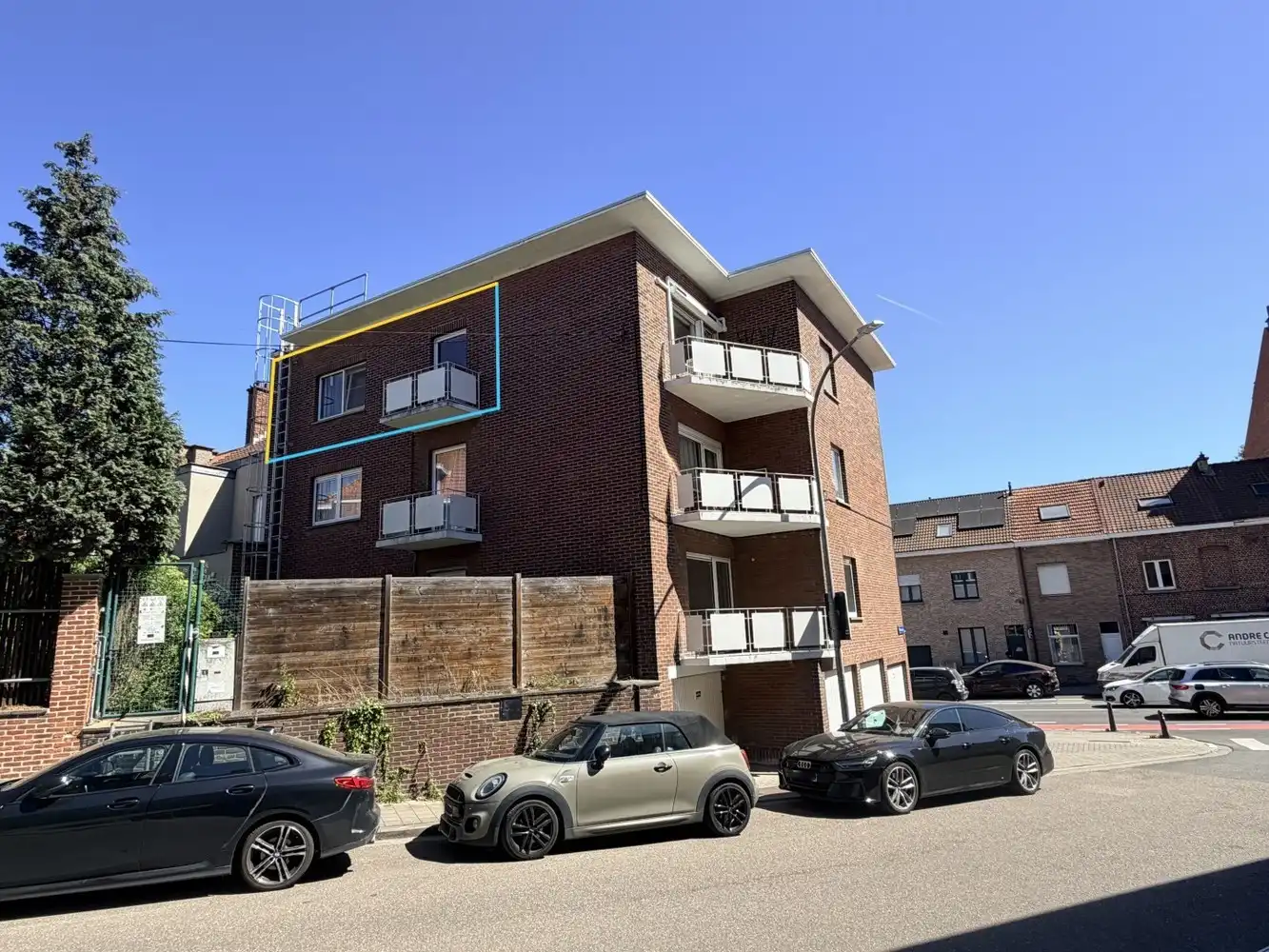 Instapklaar 2-slaapkamerappartement met terras en garagebox foto 12