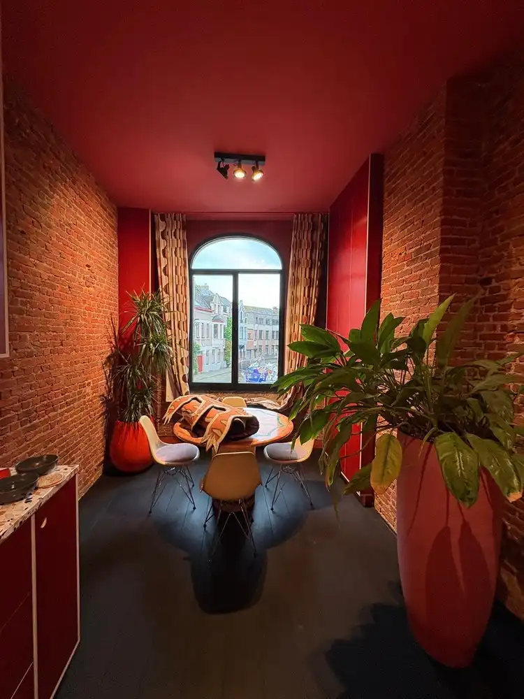 Karaktervolle erfgoedwoning op topligging tegenover de Sint-Gummaruskerk. foto 71