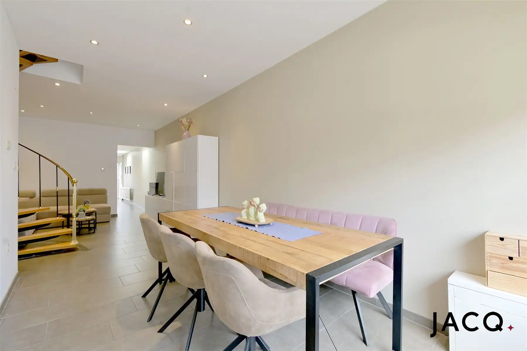 Instapklare woning met 3slpk's en gezellige zuid-tuin! foto 2